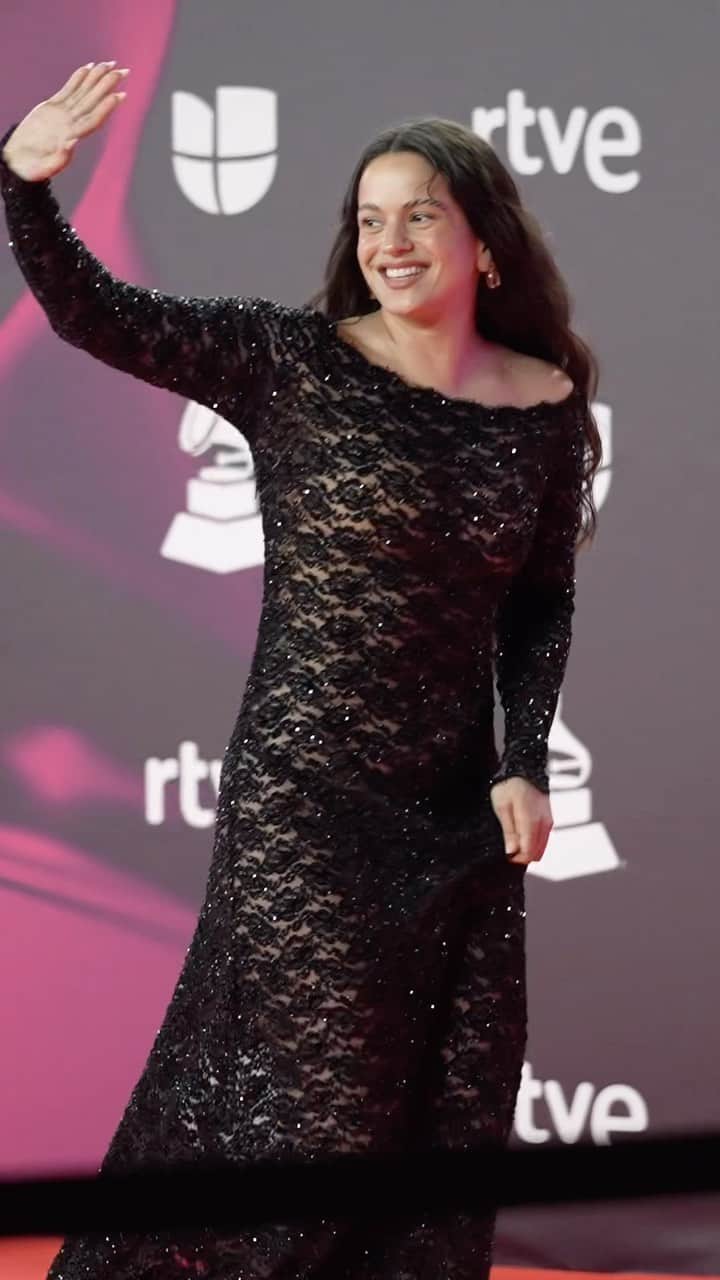 Vogue Españaのインスタグラム：「La tendencia de ir en bragas cobra un nuevo sentido con el look de @rosalia.vt en los #LatinGrammy 2023 {Te contamos los detalles en el link de la bio}」