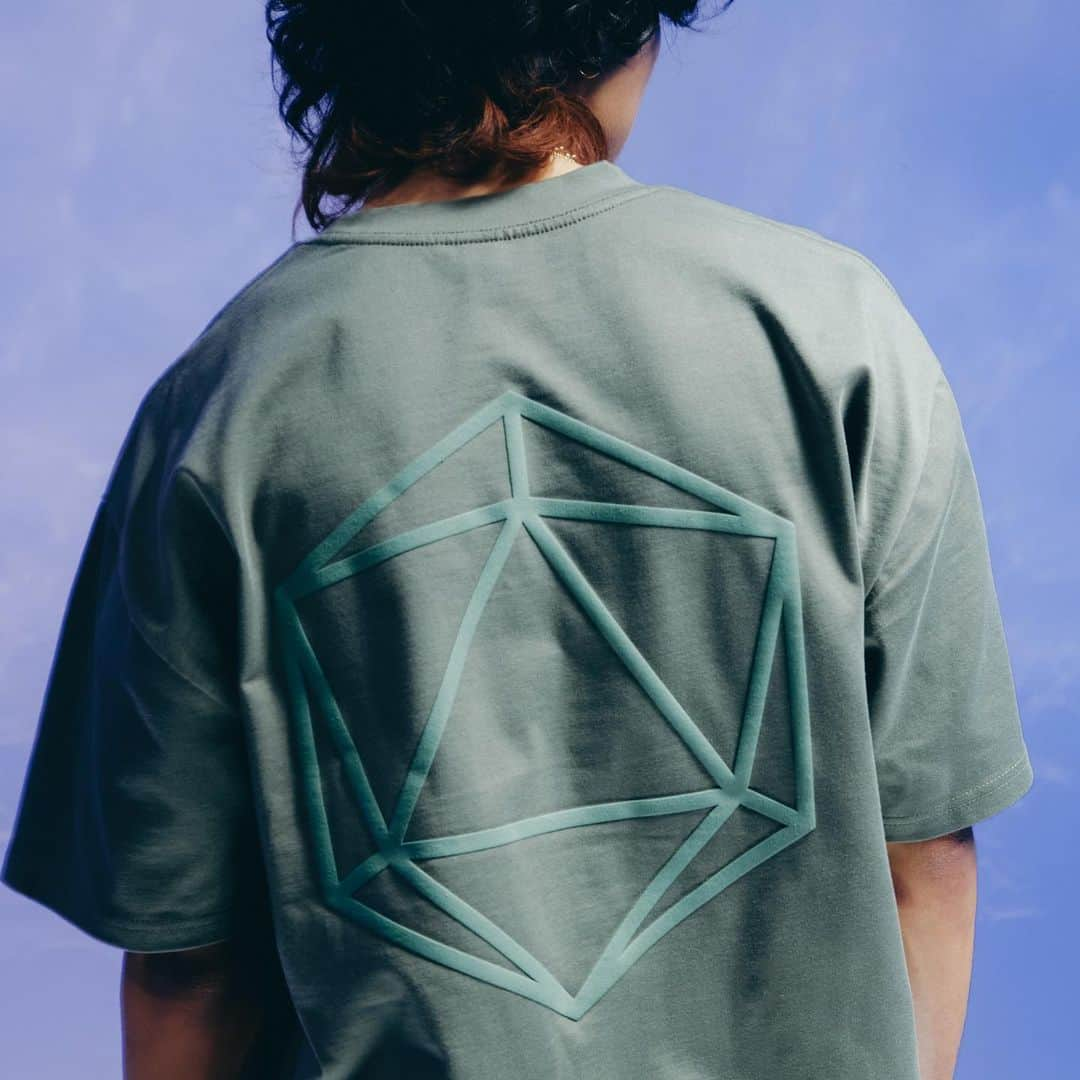 オデッザさんのインスタグラム写真 - (オデッザInstagram)「New Holiday Merch available! Shop at the link in bio.」11月17日 4時11分 - odesza