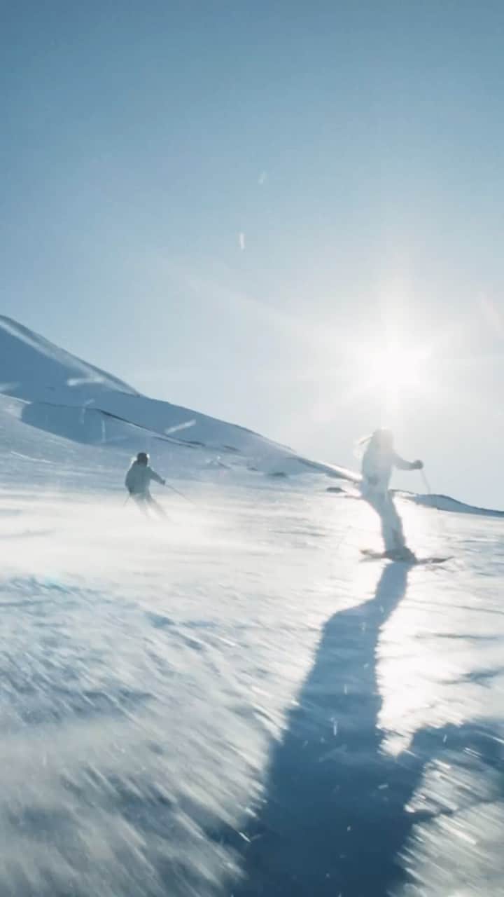 Oyshoのインスタグラム：「SKI COLLECTION: NEW DROP ⛷️  Discover the new colours and patterns of the AW23 Ski Collection . . . #oysho #ski #skicollection」