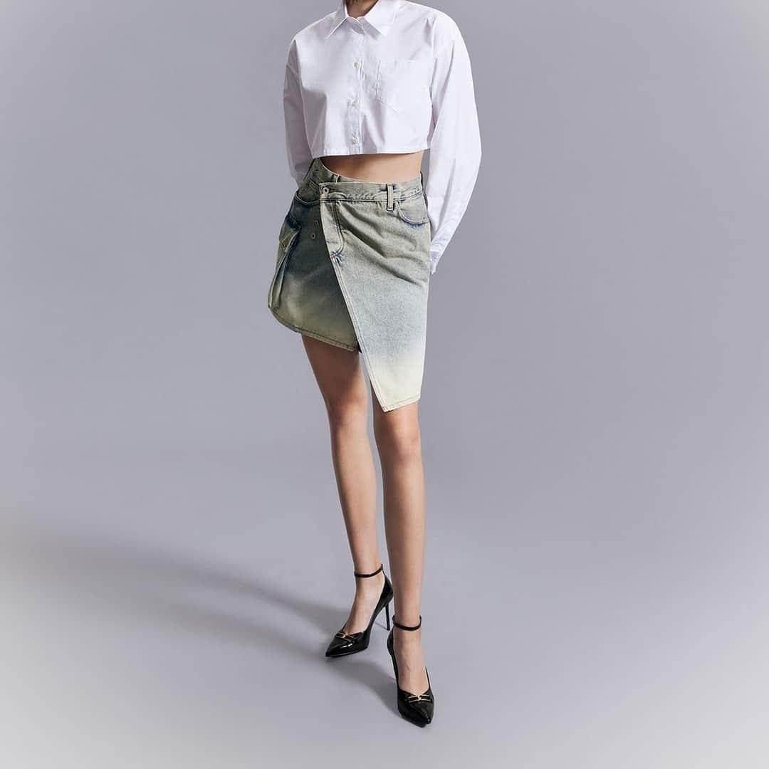 CHARLES & KEITH JAPAN CHARLES & KEITHのインスタグラム：「アイコニックなGabineシリーズの象徴であるバックルをアッパーに施した、上品な佇まいが魅力のパンプス。⁠ 華奢なストラップや凛としたポインテッドトゥの美しいシルエットはあなたのスタイリングを格上げする。⁠ ⁠ Gabine ガビーヌ スティレットヒールパンプス ⁠ (Article No. SL1-60280451)⁠ ⁠ #CharlesKeithFW23 ⁠ #チャールズアンドキース」