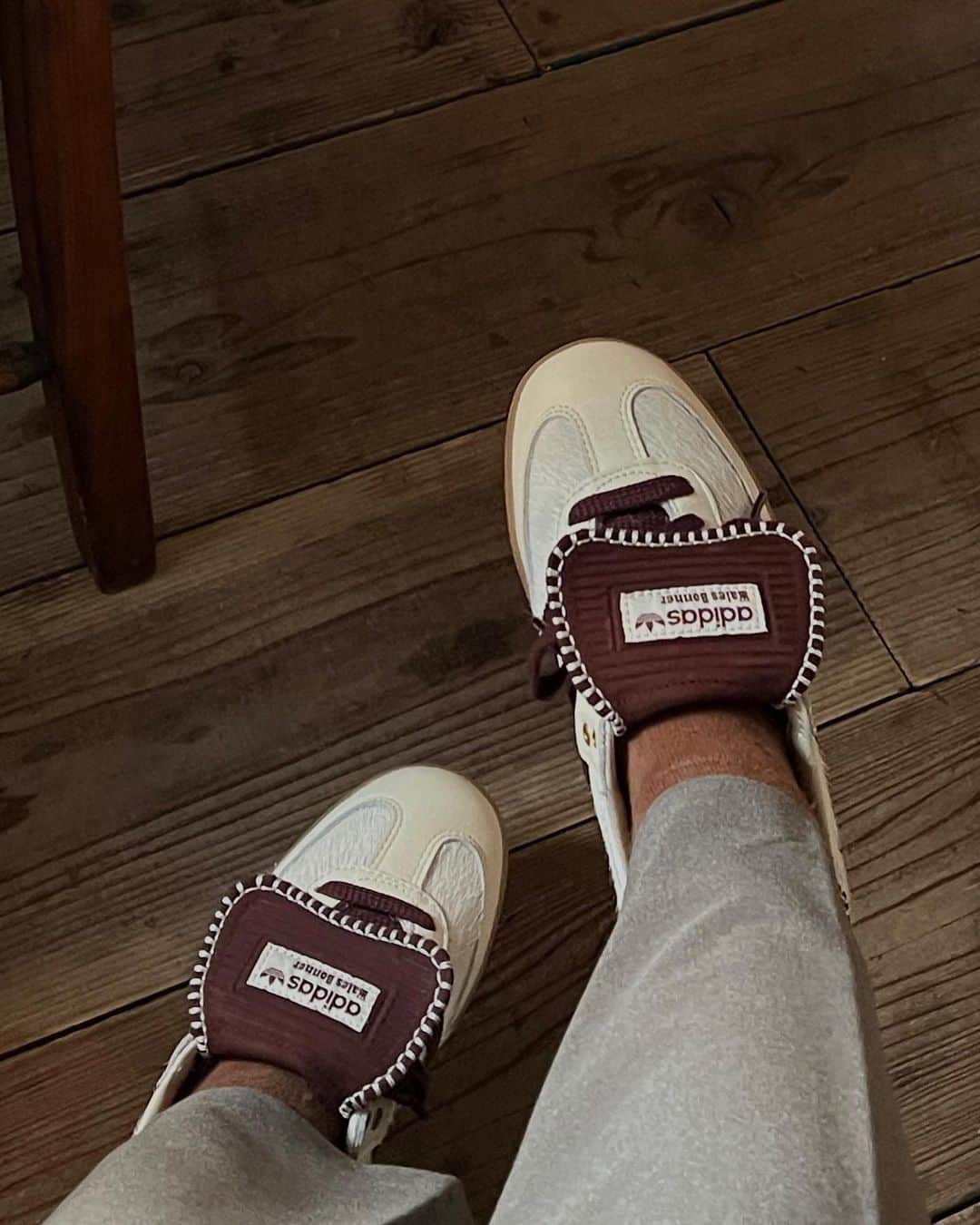 福山絢水のインスタグラム：「一目惚れしたおにゅう👟🤎  #adidasoriginals」