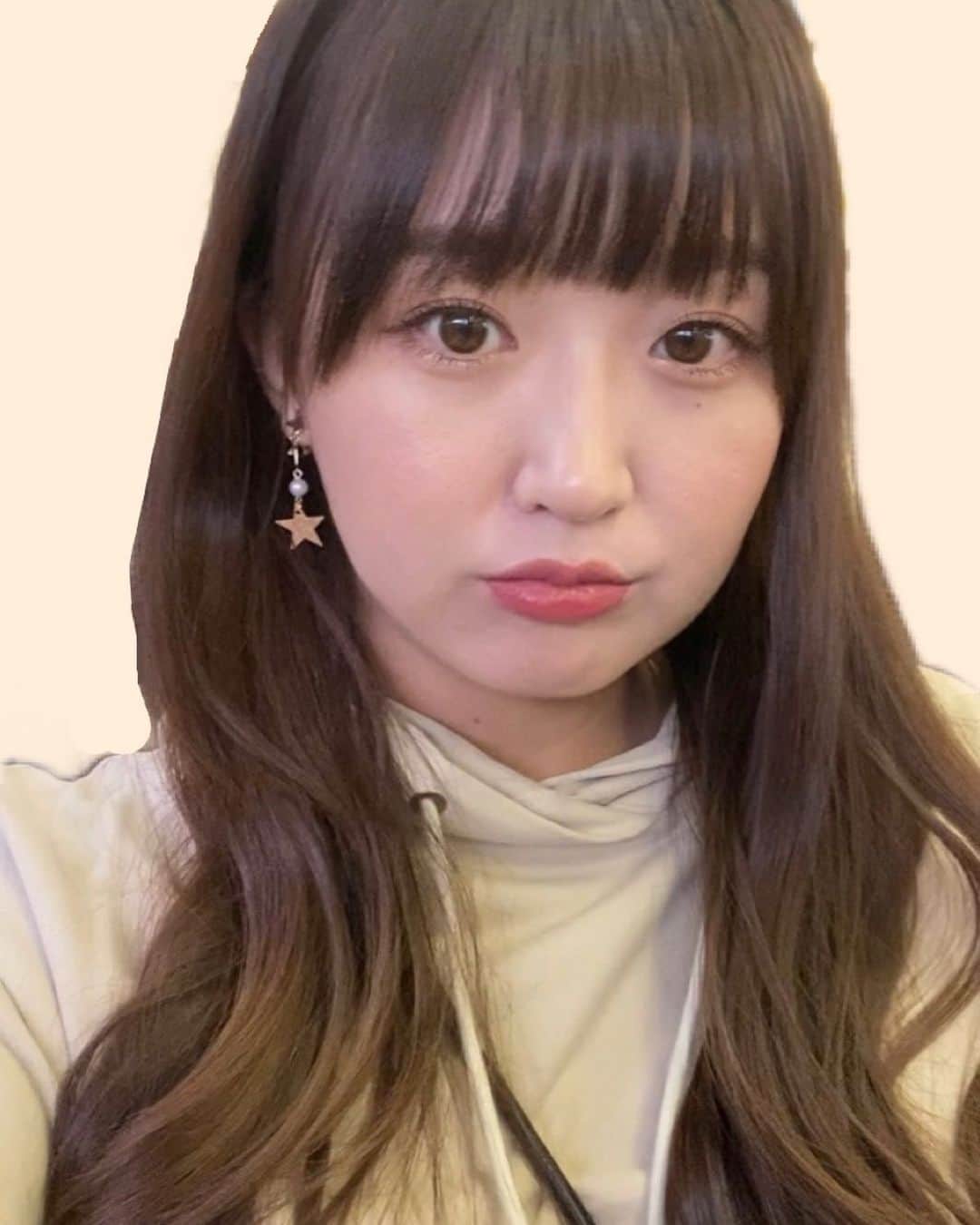上野貴穂のインスタグラム：「【お知らせ】 明日、11月17日(金)19時〜放送 「大阪ほんわかテレビ」の"情報喫茶店"のコーナーに 出演します📺✨  それぞれの強みを活かして始められたニュービジネスを調査してきました🧐  ぜひご覧ください〜♨️  (写真は番組とは関係ないです！)  #PR」