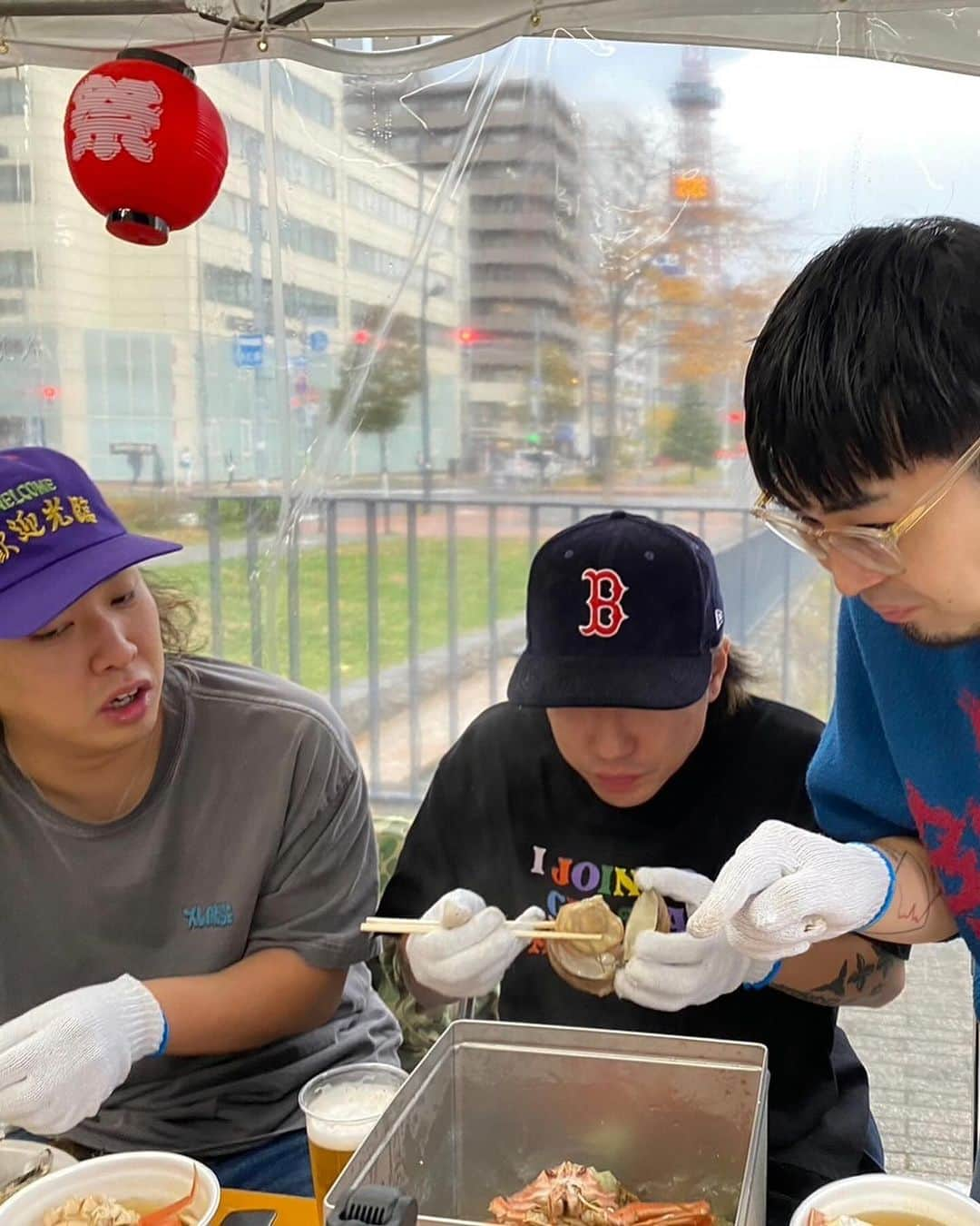 マーキュリーさんのインスタグラム写真 - (マーキュリーInstagram)「北海道は‼️飯‼️飯‼️飯‼️飯だぁあああああ‼️‼️‼️‼️‼️‼️（with上からコンジュ）」11月16日 19時18分 - mercury0704