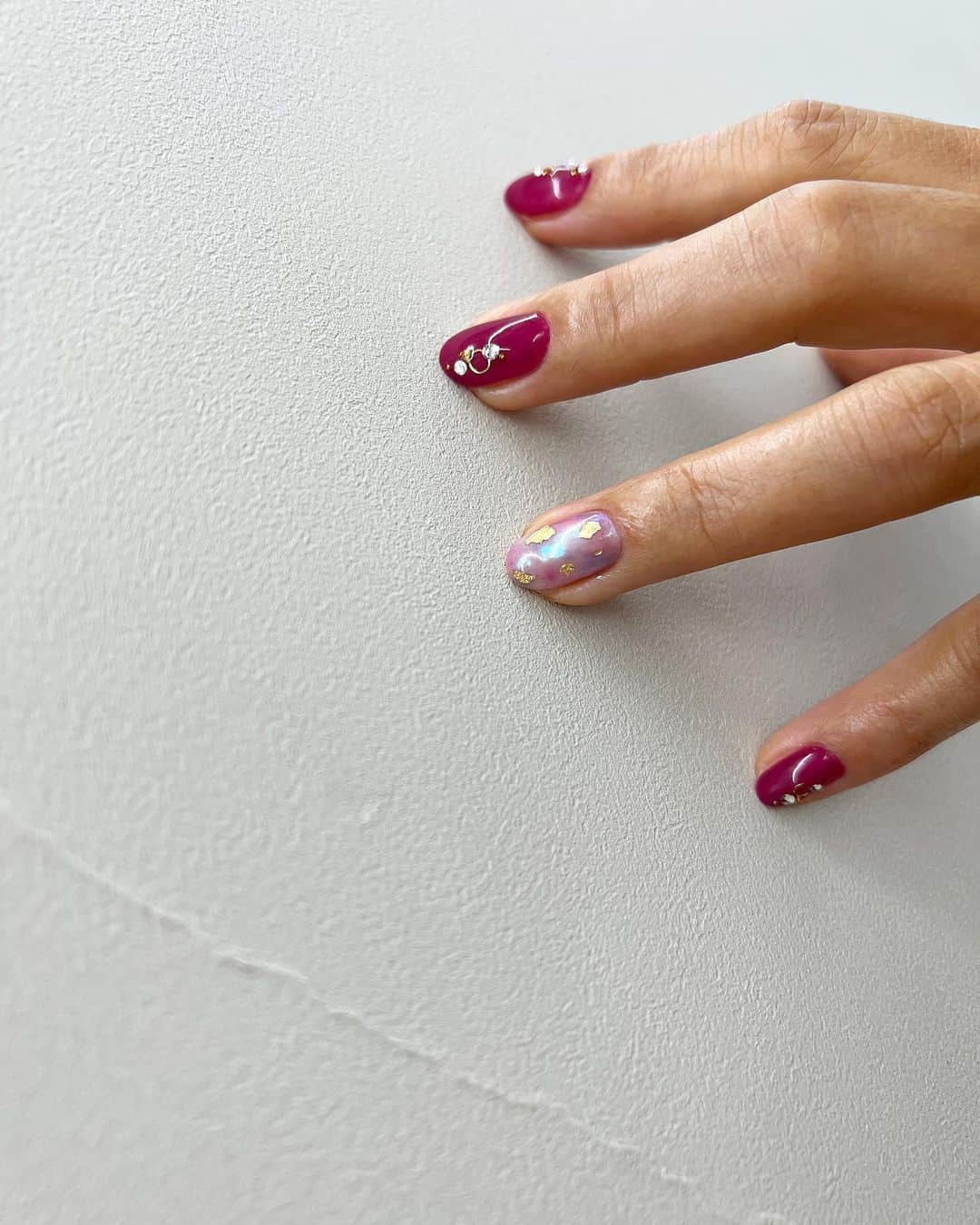 Kana Kobayashiのインスタグラム：「#nails #design  #ネイル #ネイルアート #ネイルデザイン #東京ネイルサロン #大人ネイル #冬ネイル #ジェルネイル」