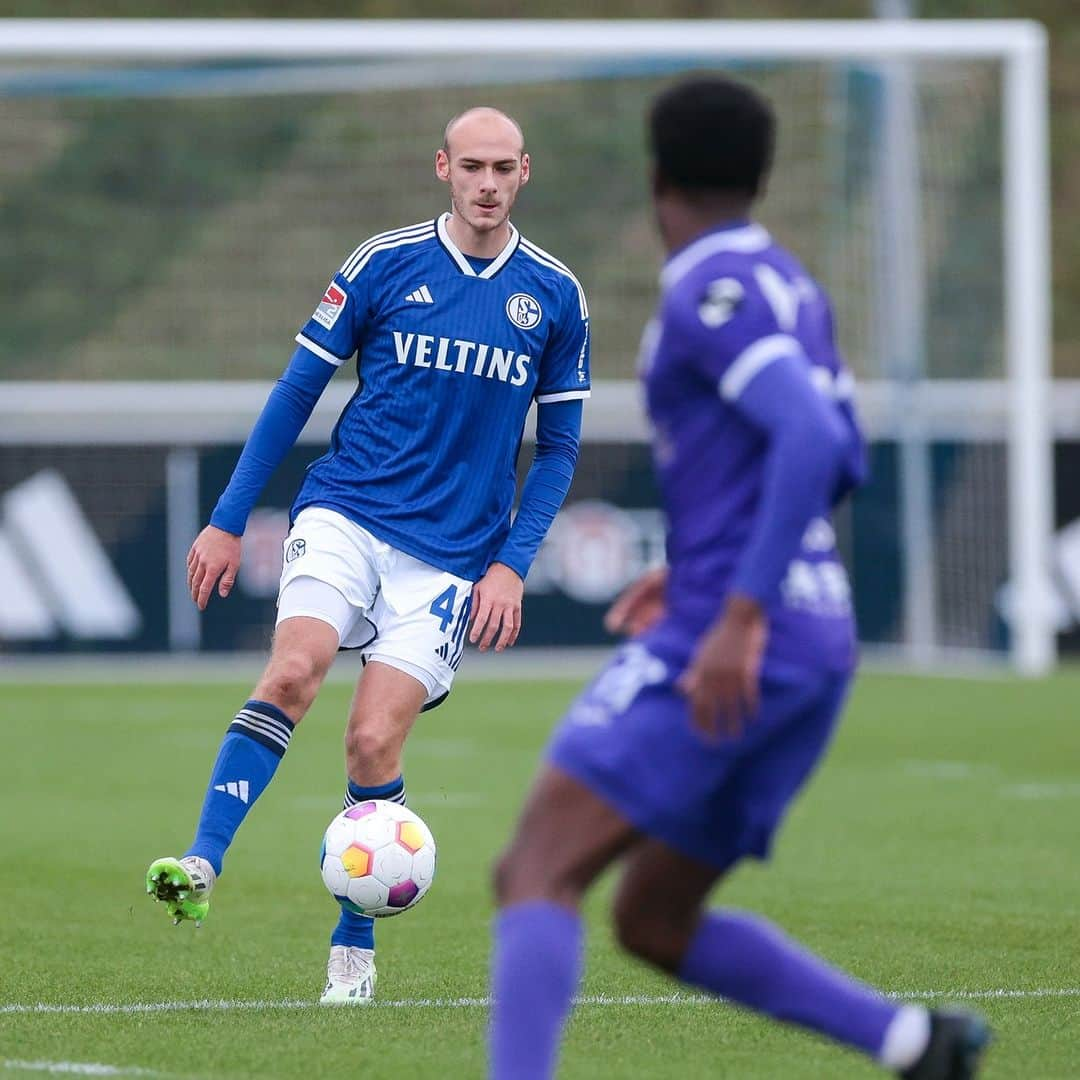 シャルケ04さんのインスタグラム写真 - (シャルケ04Instagram)「Torloses Remis zur Pause gegen @patro_eisden ⏸️ . . #S04 #Schalke #Knappen #Königsblau #S04PAT」11月16日 19時50分 - s04