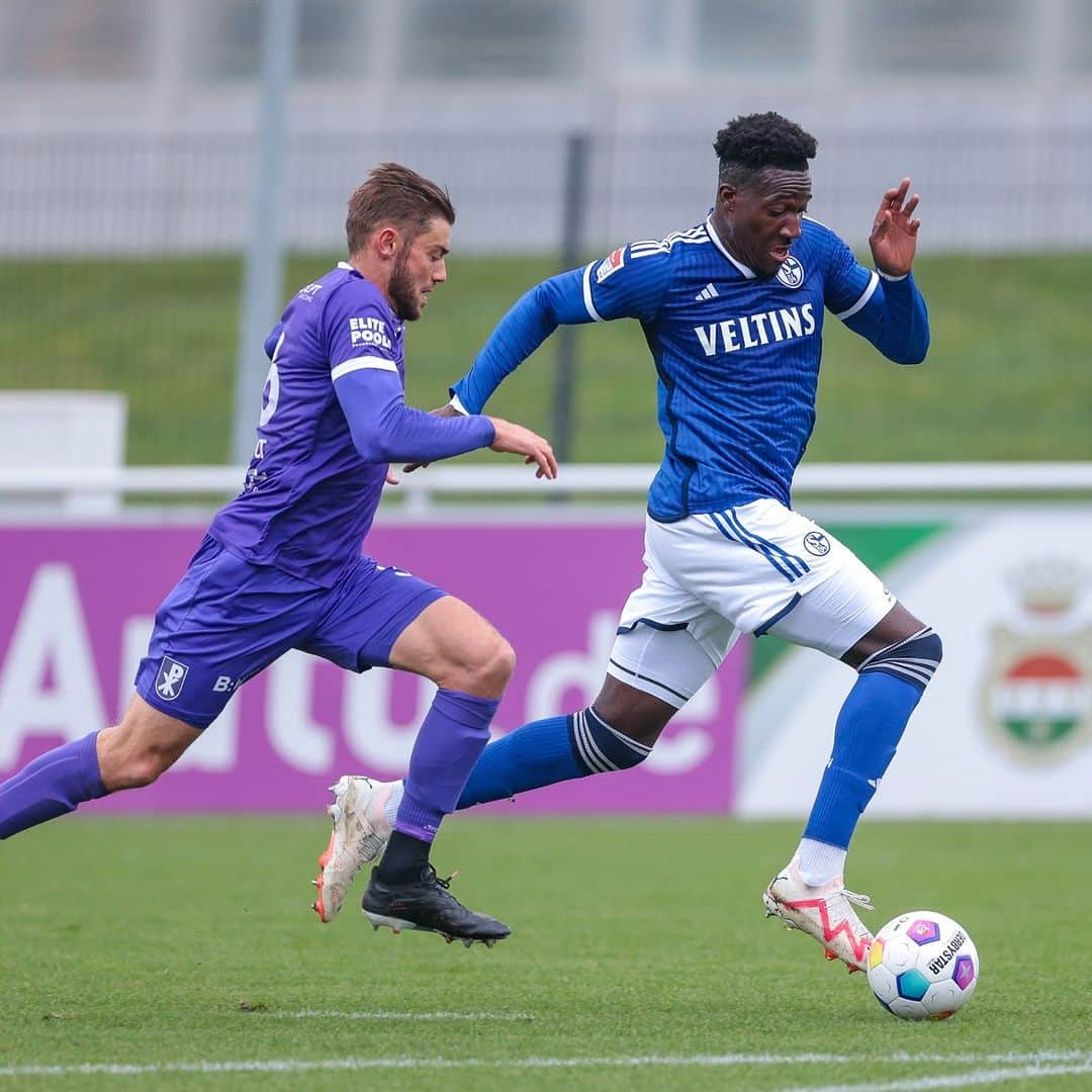 のインスタグラム：「Torloses Remis zur Pause gegen @patro_eisden ⏸️ . . #S04 #Schalke #Knappen #Königsblau #S04PAT」