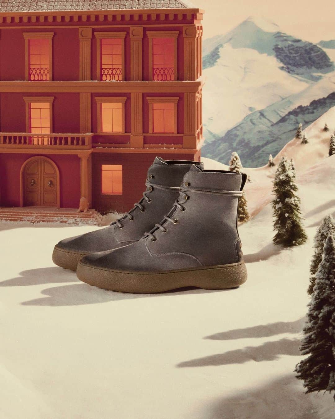 トッズのインスタグラム：「Tod's House of Magic. Boots for the Holidays and beyond: the Tod’s W.G. is an icon transcending seasons. #TodsHolidays #TodsHouseofMagic #TodsIcons #Tods」