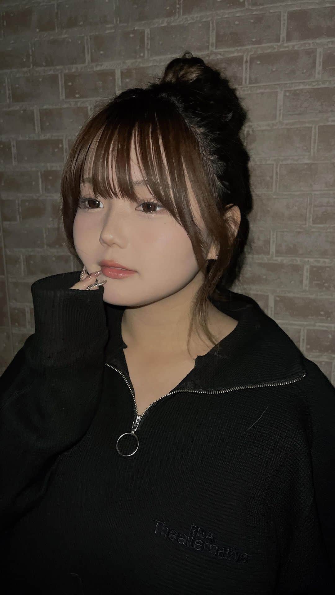 せりなのインスタグラム：「めっちゃ綺麗って言われるけどそれほどでもないのよ😭  #PR #肌ラボ #osina #推品買い #osinaでコスメ無料 #おすすめ  #おすすめコスメ  #コスメ  #化粧品  #化粧水  #乾燥肌」