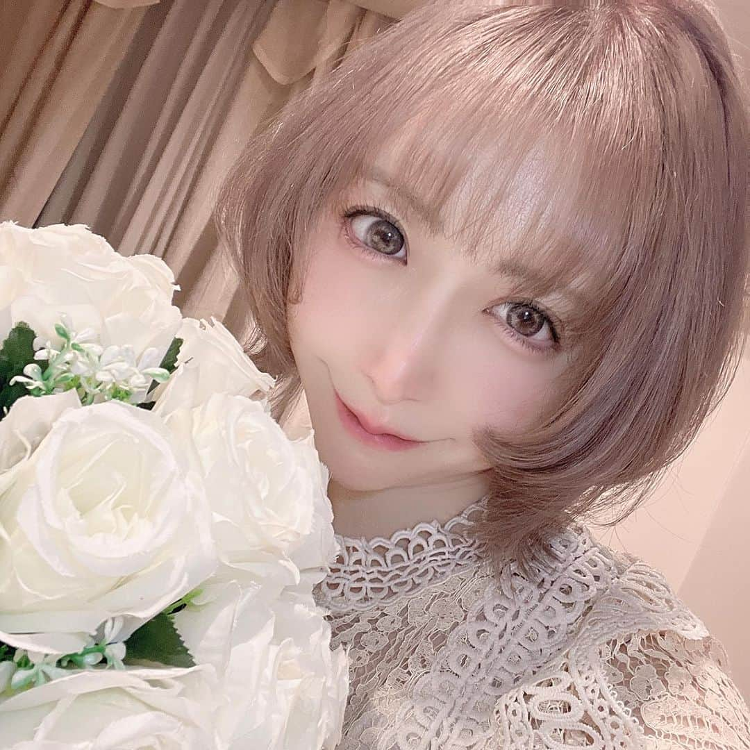 神崎りのあさんのインスタグラム写真 - (神崎りのあInstagram)「可愛い くびれボブ❣️  仕事以外、外に出ない引きこもりが 久しぶりに美容院行って 港区キラキラ女子してきた(ღ✪ｖ✪)✨  美容院行ってたっかいスーパー行ってみただけだけどw  改めて お風呂もないお家からスタートして 6畳一間から億ションへ よくぞここまでって思うよ  金銭感覚は最初のままだけど  #無加工37歳 #グラビア #神崎りのあ #Japan #JapanesCosplayer #コスプレ #整形 #日本 #コスプレイヤー #Bijin」11月16日 20時21分 - rinoa_kanzaki