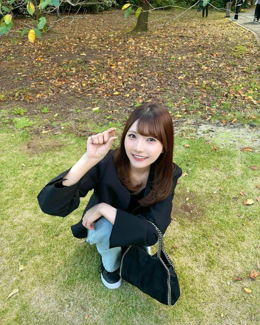 秦はるかさんのインスタグラム写真 - (秦はるかInstagram)「秋散歩。 どんぐりたくさん落ちてたよ🍂」11月16日 20時14分 - _hataharuka_