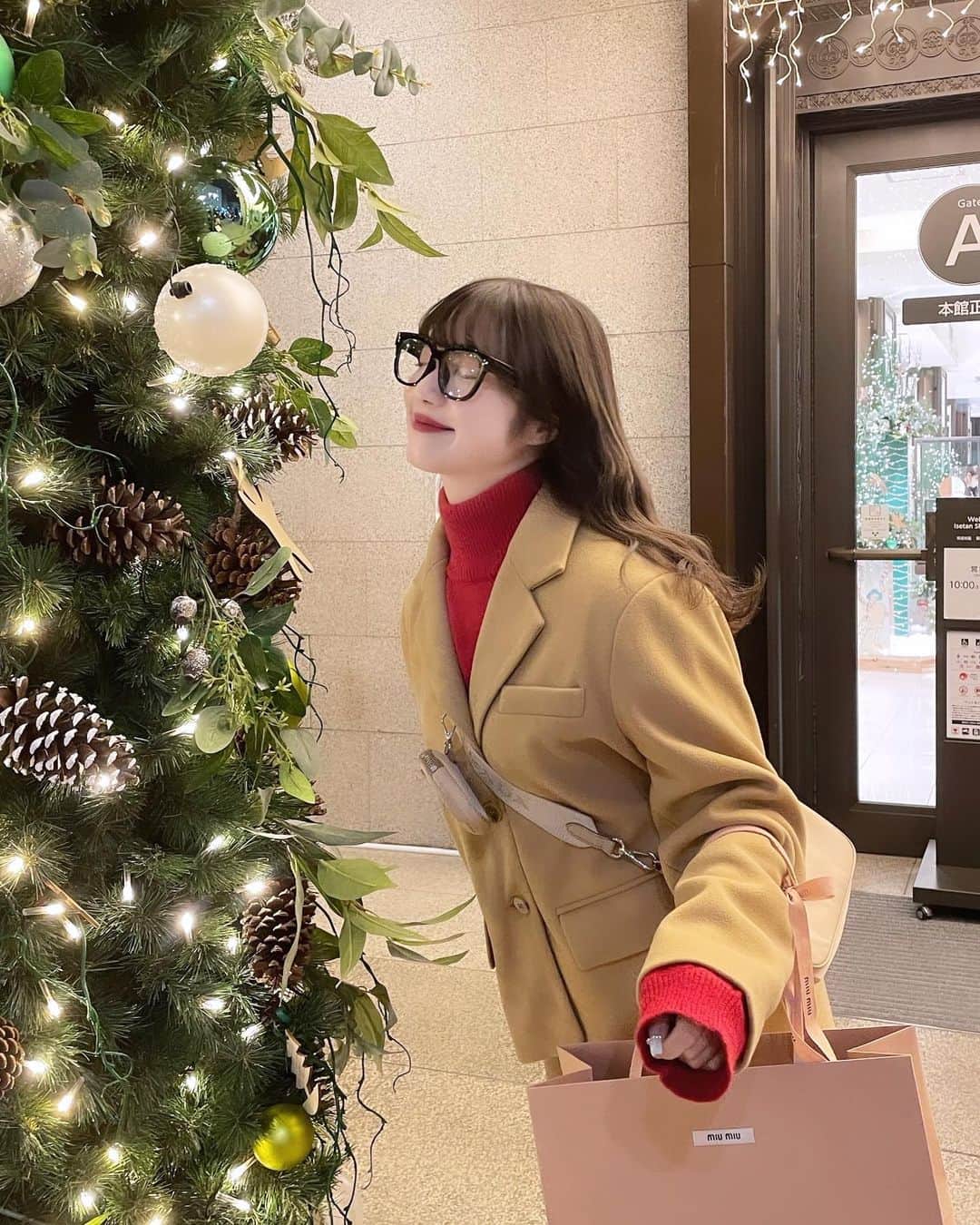 河﨑莉奈さんのインスタグラム写真 - (河﨑莉奈Instagram)「街がクリスマスムード🐻🎄💌  今年のクリスマス楽しみだなぁ🎀💭」11月16日 20時14分 - rinya5588