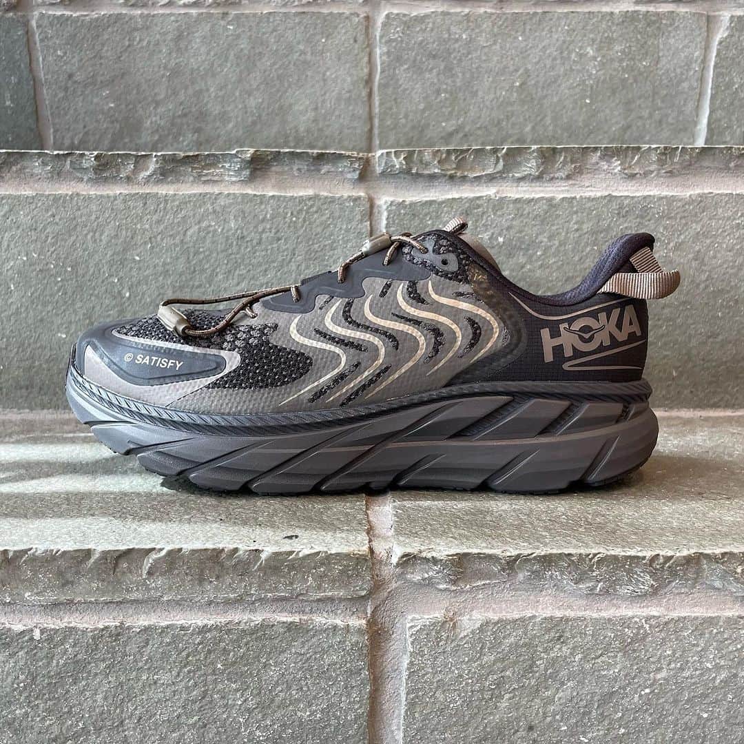のインスタグラム：「＜HOKA＞×＜Satisfy＞ Mens U CLIFTON LS ¥37,400-(inc.tax) Item No.11-31-1788 BEAMS JAPAN 3F ☎︎03-5368-7317 @beams_japan #hoka #satisfy  #beams #beamsjapan #beamsjapan3rd Instagram for New Arrivals Blog for Recommended Items」