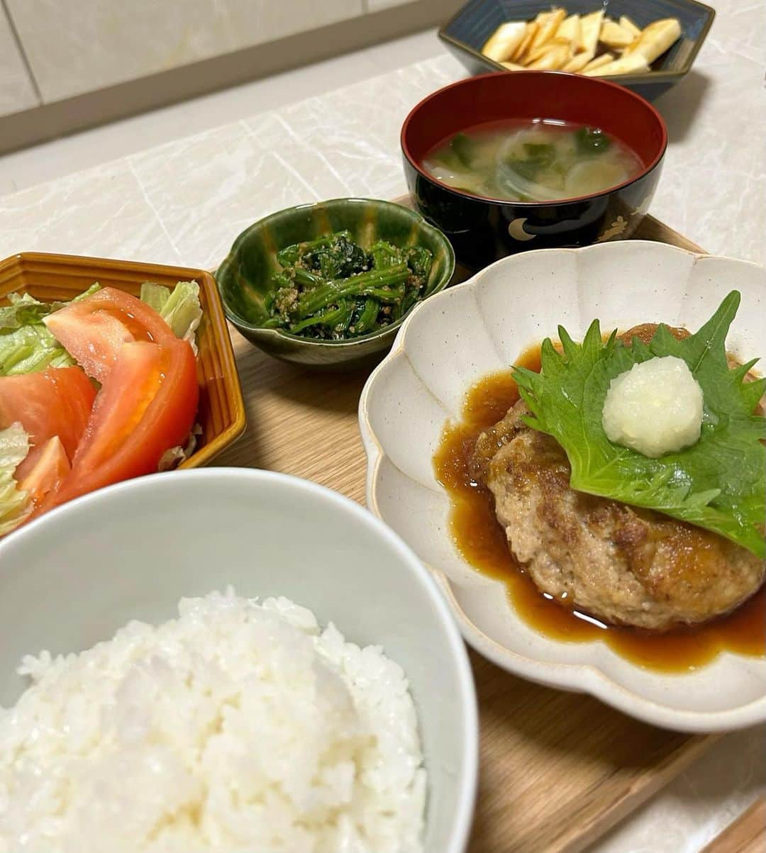 植木南央のインスタグラム：「最近のなおごはん🥗 ハンバーグは絶対山芋いれるよ🍠」