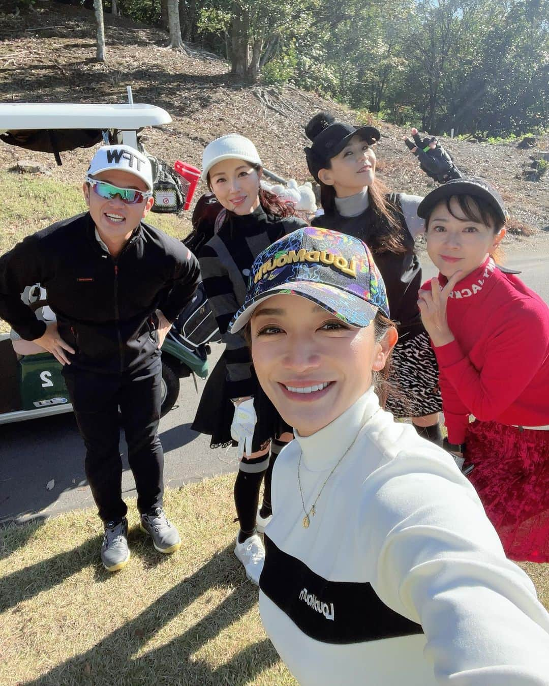 ImotoEtsuyo さんのインスタグラム写真 - (ImotoEtsuyo Instagram)「#こんばんは ・ 先日の @hirogolf1977 先生の  #ラウンドレッスン ⛳️ ・ ドライバー迷子が続いていだけれど お陰様で良くなりました。 もう，嬉しくて…🤍 ヒロくん先生ありがとうございました😊 毎月お願いしたいのですが 大人気の先生なのでラウンドレッスンは 直ぐに予約でいっぱいになってしまうそう。 ですよね…。 ・ ・ ゴルフは本当に難しくて なかなか上達しませんが 楽しい⛳️ですね。 ・ この日パターも教えて頂いたので 上手く打てるように練習頑張ります。 ・ #ゴルフウェア は @lanvin_sport_  #ランバンスポール また改めて紹介させて頂きます⛳️ ・  ・ #ゴルフ #golf #ラウンド  #ラウンドレッスン  #レッスン  #ゴルフ女子  #ゴルフ好き  #ゴルフ場」11月16日 20時17分 - bisuhada