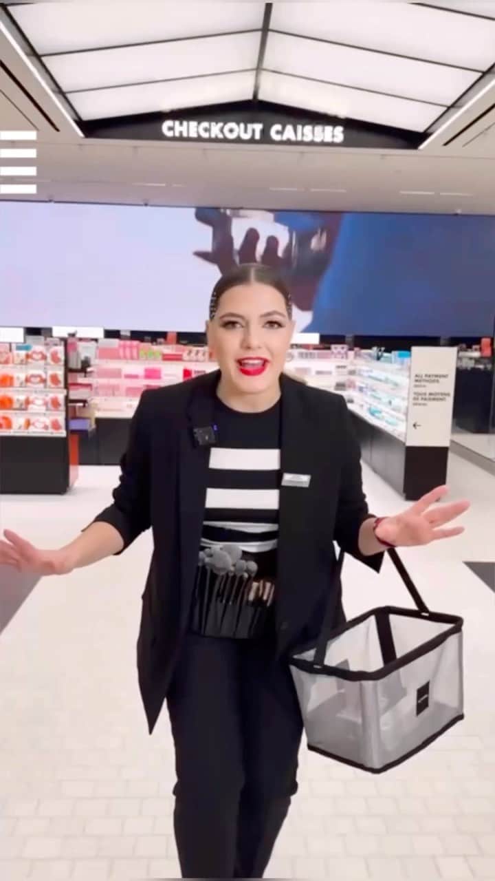 のインスタグラム：「Direction la plus belle avenue du monde où Marjorie, notre experte make-up de la boutique Sephora des Champs-Elysées, nous présente les atouts du flagship flambant neuf ! ✨🛍️  #SephoraFrance #SephoraChampsElysees」