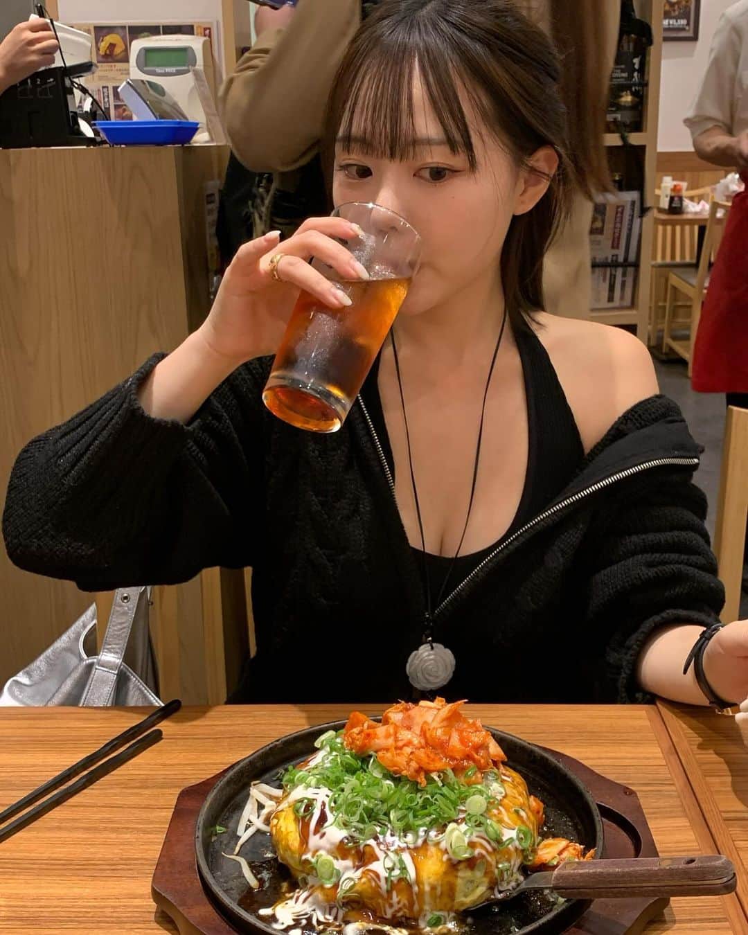 ホン・ヨンギのインスタグラム：「수험생 여러분 주목 🎉🎉  키시가 이벤트를 하나 더 준비했어요 밥드시면서 건강하게 다이어트하시라고 수험생여러분들께  다음 주에 오픈하는 인절미효소와 함께 드시라고 똥트리를 총 20분께 쏩니다  댓글에 💩 만 달아주셔요 ?  -이벤트 진행 일정 : 11/16 ~ 11/19 -당첨자 발표 : 11/20」