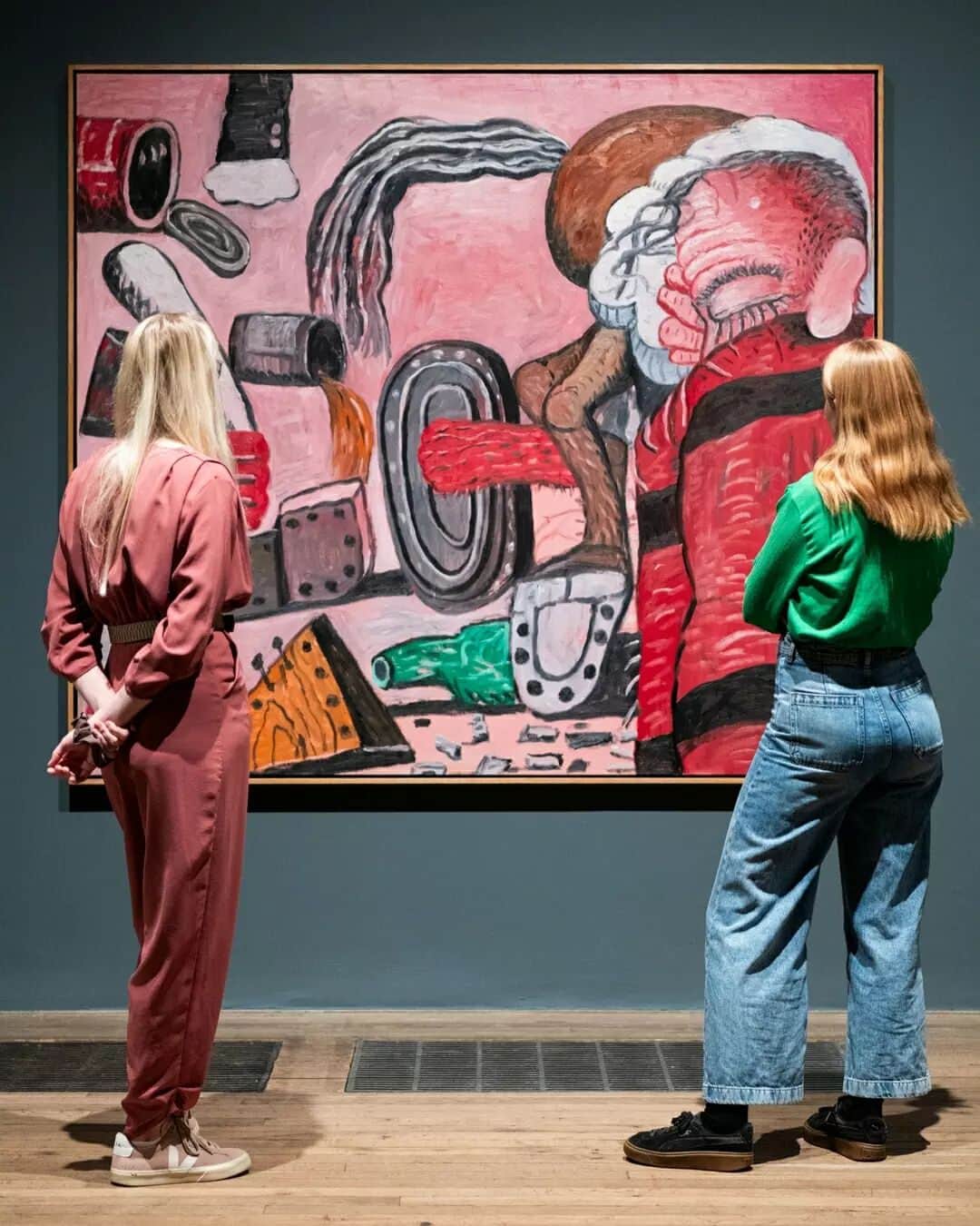 テート・ギャラリーさんのインスタグラム写真 - (テート・ギャラリーInstagram)「‘…it’s weird, it’s powerful and it sneaks under your skin.’  Discover #PhilipGuston, one of the 20th century’s most captivating painters, at Tate Modern until 25 February 2024. Members go free, @TateCollective go for £5.  'Timeless' ★★★★★ The Telegraph 'Unmissable' ★★★★★ The Observer 'A revelation' ★★★★★ The Independent 'Extraordinarily moving' ★★★★★ Evening Standard 'Caked in nicotine, paranoia and obsession' ★★★★★ Time Out 'I just want more' ★★★★★ The Guardian」11月16日 20時18分 - tate