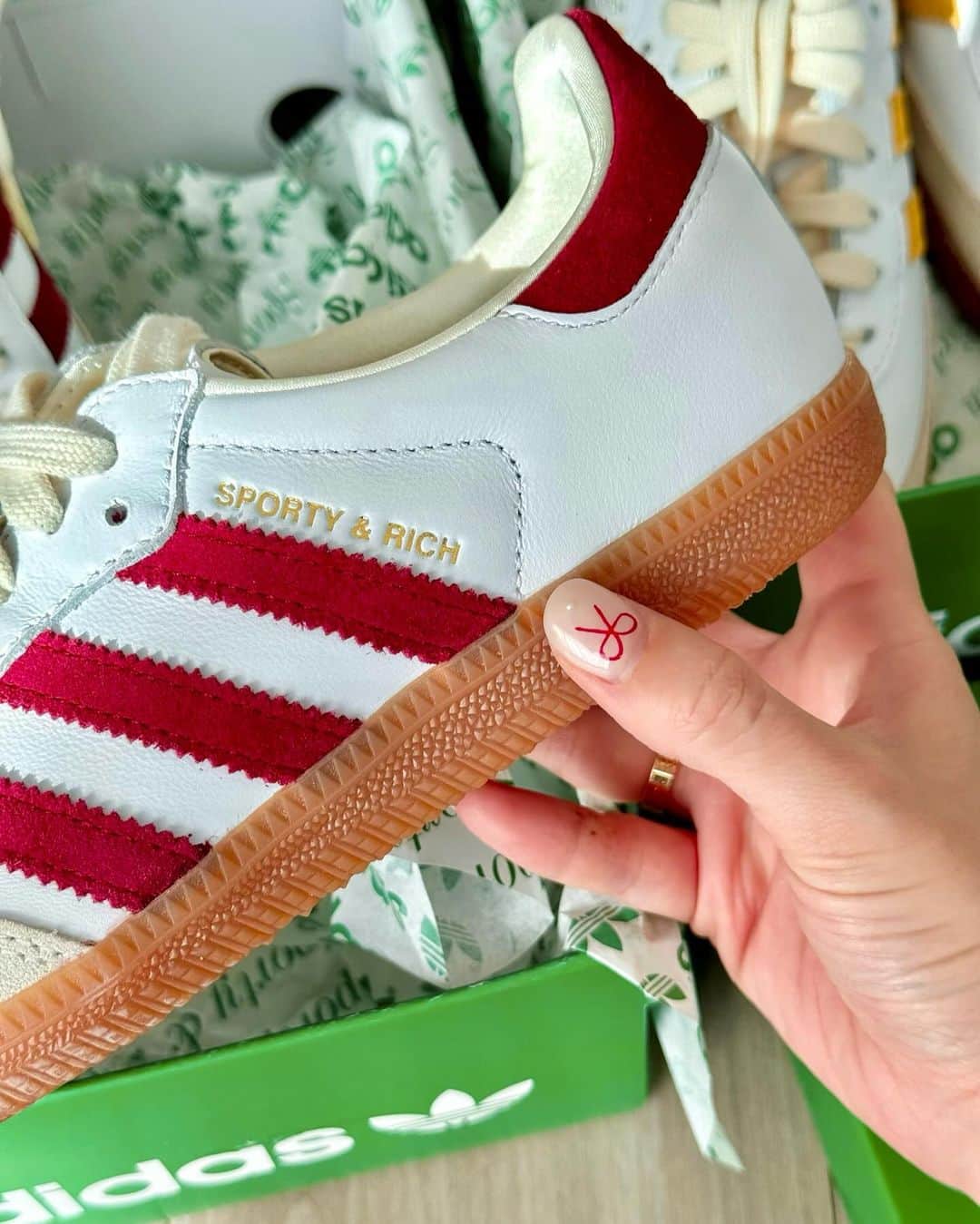 千葉由佳（ちばゆか）さんのインスタグラム写真 - (千葉由佳（ちばゆか）Instagram)「. 👟❤️💛  #adidas #sportyandrichthailand #sportyandrich #아디다스 #sneaker #samba #スニーカー #サンバ #instasneakers」11月16日 20時19分 - chibayuka