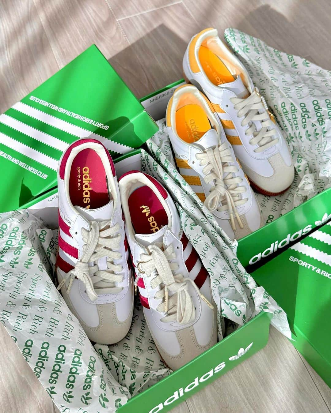 千葉由佳（ちばゆか）のインスタグラム：「. 👟❤️💛  #adidas #sportyandrichthailand #sportyandrich #아디다스 #sneaker #samba #スニーカー #サンバ #instasneakers」