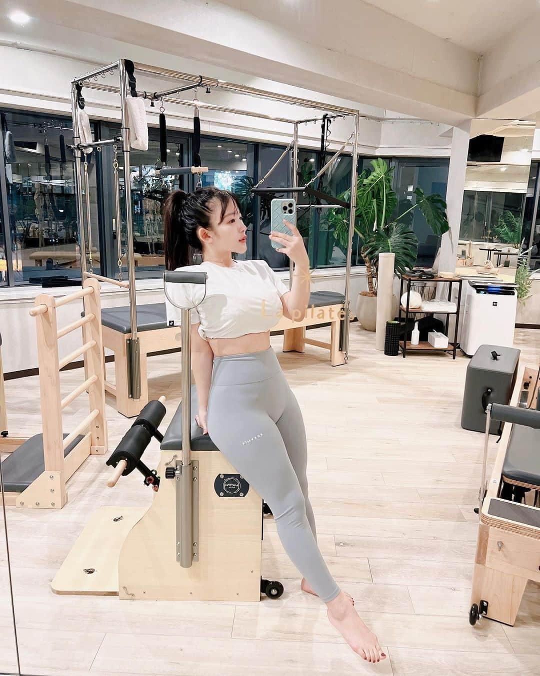 天木じゅんのインスタグラム：「🤍👶🏻💭  @la_pilates_studio  inner muscle鍛えるのって めちゃ辛いけど、、内から整えて 綺麗に体を使えることが習慣になれば きっと美しくいられると信じて 再びpilates初めました🔥  なんてったって先生がとても綺麗で 説得力しかありません！私も美しくなりたい！💕  #天木workout #pilates #ピラティス」