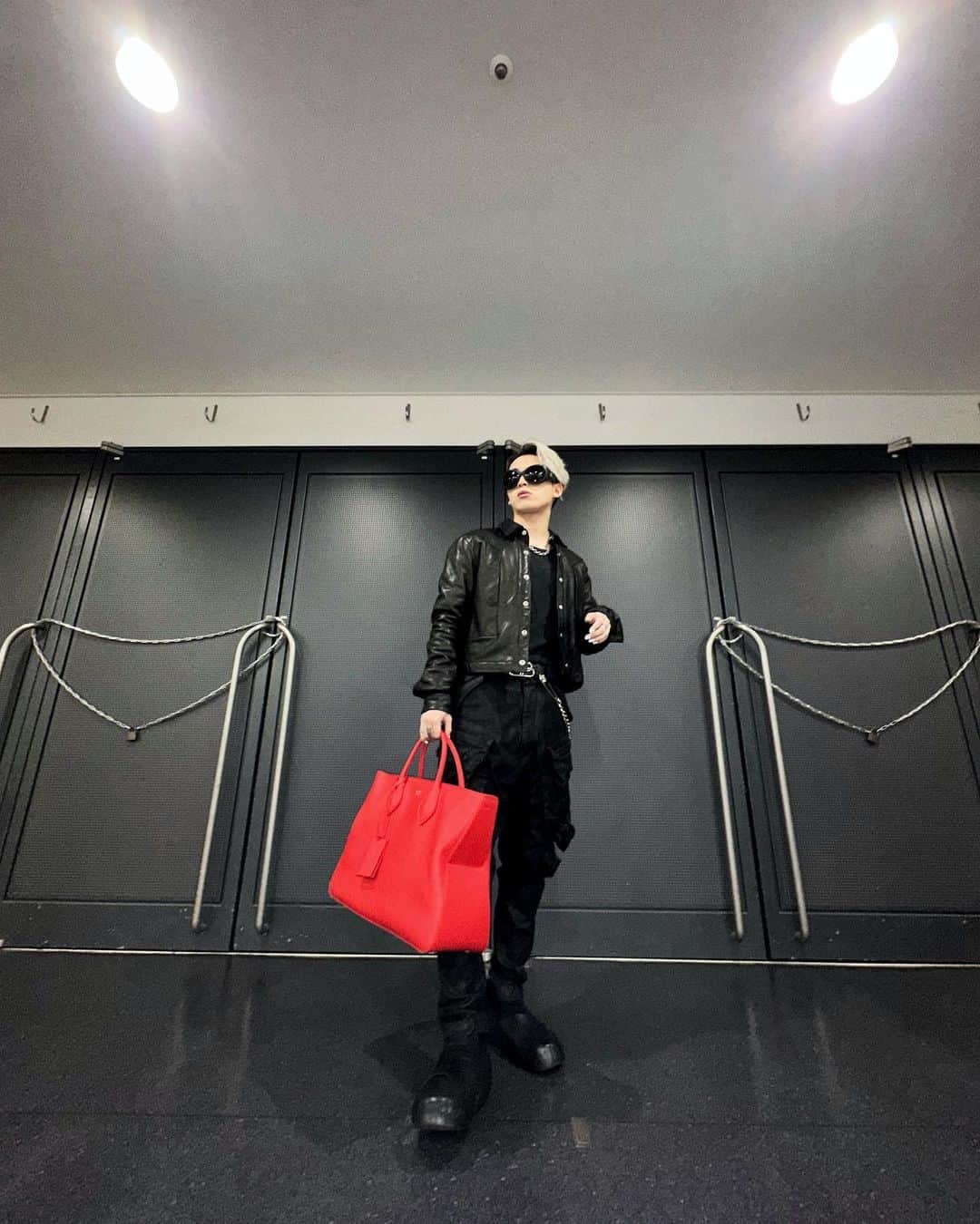 Novel Coreのインスタグラム：「⁡ Gift from @ferragamo ❤️🖤 Thank you always !!! ⁡ #FerragamoFW23」
