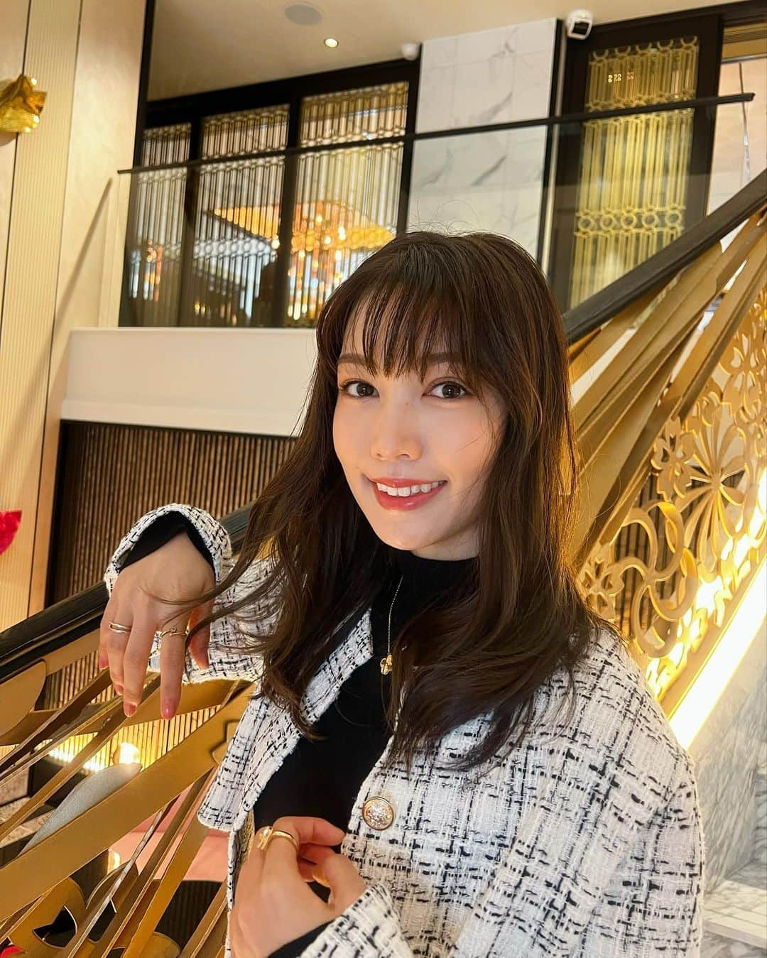 ののさんのインスタグラム写真 - (ののInstagram)「. 着てみたかったツイードのセットアップコーデ♡  美食ブランド「フォション」ならではのグルメを堪能できるラグジュアリーホテルFauchon L'Hôtel Kyoto ランチのデザートが💋の形で可愛かった  ちょっと早めに着いたから、レストラン内に他のお客さんいない状態の写メ撮れたよ📸  #フォションホテル京都#フォションホテル#フォションホテルランチ#京都ホテル#京都グルメ#京都ランチ#京都フレンチ#京都旅行#京都観光#ツイードジャケット#ツイードスカート#セットアップコーデ#ミニスカート#ミニスカ#シーイン#シーインコーデ#シーイン購入品#プチプラファッション#アルハンブラ#ヴァンクリーフアーペル#ヴァンクリ#ギヨシェ#アルハンブラリング#kyoto#kyotohotel#kyototrip#kyototravel#shein#fauchonhotelkyoto」11月16日 20時25分 - nonoko0309