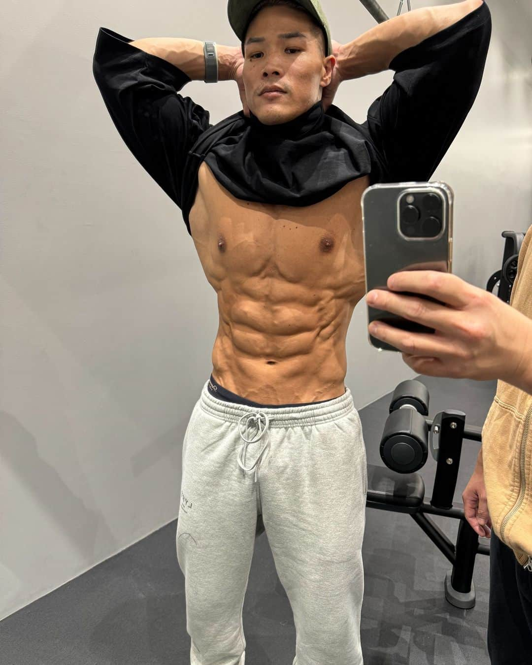 田口純平のインスタグラム：「後10日 やれる事は全てやってくマインド🔥  #japanpro #mensphysique」