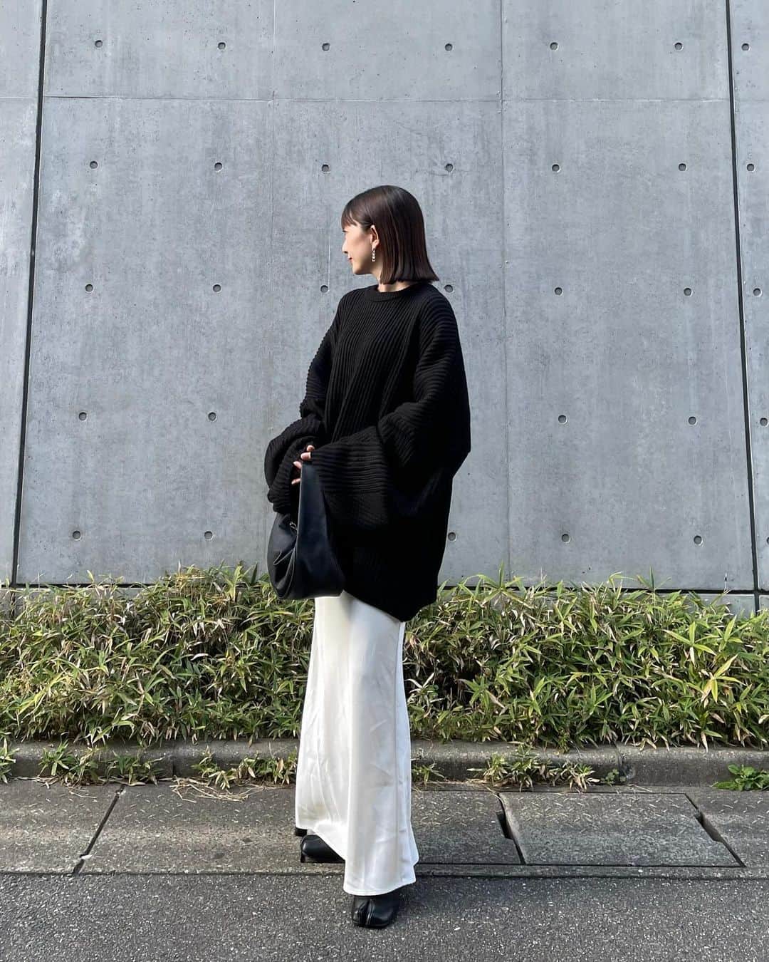 馬渕由妃のインスタグラム：「急に寒くなりすぎ🫨いつかの🤳🖤」