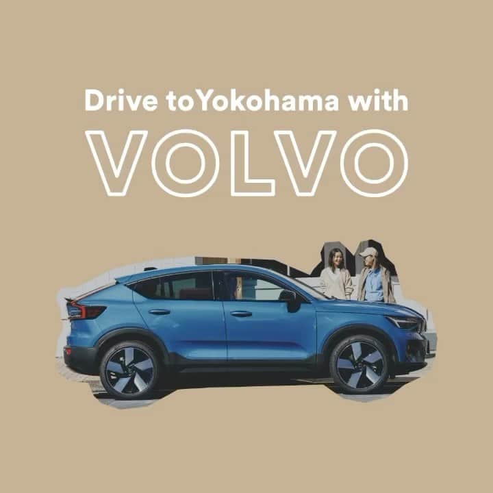 FUDGEのインスタグラム：「‣ ‣ ‣《VOLVO》のEV「C40」に乗って、出かけよう！  FUDGENAの2人・RIKO & ぴかるんが仲良く東京→横浜のドライブへ。その相棒は、スウェーデンの自動車メーカー《VOLVO（ボルボ）》のスタイリッシュでエコフレンドリーなEV（電気自動車）「C40」。  本日の相棒となる《VOLVO》「C40」は、レザーフリーおよびリサイクル素材を採用したインテリアとGoogleを搭載したEV。スカンジナビアンテイストのモダンで洗練されたデザインは言わずもがな、快適なドライブをサポートするインテリジェンスな機能も備わっていてとっても便利。また、走行中のCO2の排出はゼロなので、環境にも優しく、常に持続可能性とエコロジカルな配慮を欠かさない《VOLVO》によるサスティナブルな自動車なのです。  「初めての充電体験！ チャージの仕方はガソリンを入れるときと同じようなイメージ。ガソリンと違ってこぼれたりする心配はないのが安心だね」（RIKO）  「Google搭載だから”OK,google 元町中華街までのルートを教えて“と言うだけでGoogle Mapでナビのセットができるのも便利！」（ぴかるん）  記事内では、ドライブの目的地として、イットなインテリアショップもご紹介！ こちらも合わせてチェックして。  @volvocarjp　  #ボルボ #volvo #c40 #pr  - - - - - - - - - - - - - - - 全国の書店、コンビニ、webで人気販売中です！◎ ぜひ最新号をゲットして @fudge_magazine をタグ付けしてくださいね！  《FUDGEの他のアカウントも更新中》 ⌎men'sFUDGE @mensfudge ⌎snap @fudge_snap ⌎online store @fudge_online_store ⌎friend @fudge_friend ⌎coffee @fudge_coffee  #fudge #ファッジ #fudge_magazine #洋服好きな人と繋がりたい #服好き #おしゃれ女子 #おしゃれ好き #お洒落好き #お洒落女子 #ニットコーデ #セーター #ジーンズ #デニムコーデ #靴 #トップス #コーディネート #カジュアルコーデ #秋コーデ #秋冬コーデ #冬コーデ」