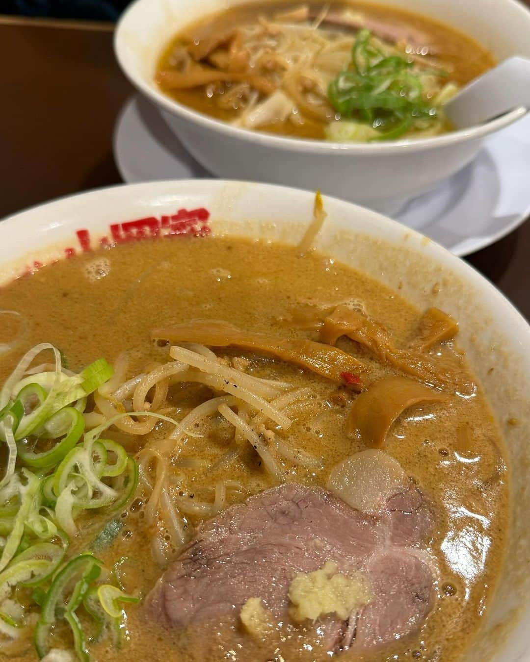 水戸由菜さんのインスタグラム写真 - (水戸由菜Instagram)「・ 北海道🍜  はじめてで思ってたより寒すぎたけどまた行きたいもっと食べたかった😋  jacket: @emoda_official」11月16日 20時45分 - yuna_3047