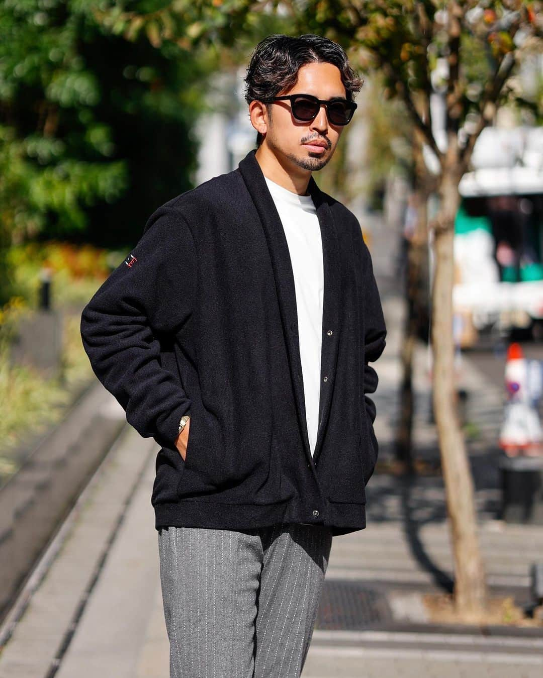 ken_navyさんのインスタグラム写真 - (ken_navyInstagram)「他の投稿は @ken_navy をご覧下さい🫶❣️  明後日発売のPremium Fleece Over Cardigan やっぱりブラックいいな🐦‍⬛  最近はブラックのアウターに グレーのスラックスがアーバンで好み  大人っぽいよね  ーーーーーーーーーーーーーー 🌕貴方のいいね、コメントが募金されます🍂 募金活動しています！ 投稿のいいね数×1円とコメント数×5円 を月末に集計して 様々な場所へ募金をさせて頂きます。 11月は公益財団法人どうぶつ基金へ募金しますのでいいね、コメントをお願いします🙇‍♂️ ーーーーーーーーーーーーーー  参考になればいいね👍コメント📝保存💽 お願いします🫶❣️  #メンズファッション #メンズコーデ  #ファッションモデル  #アパレル #今日のコーデ」11月16日 20時46分 - ken_navy