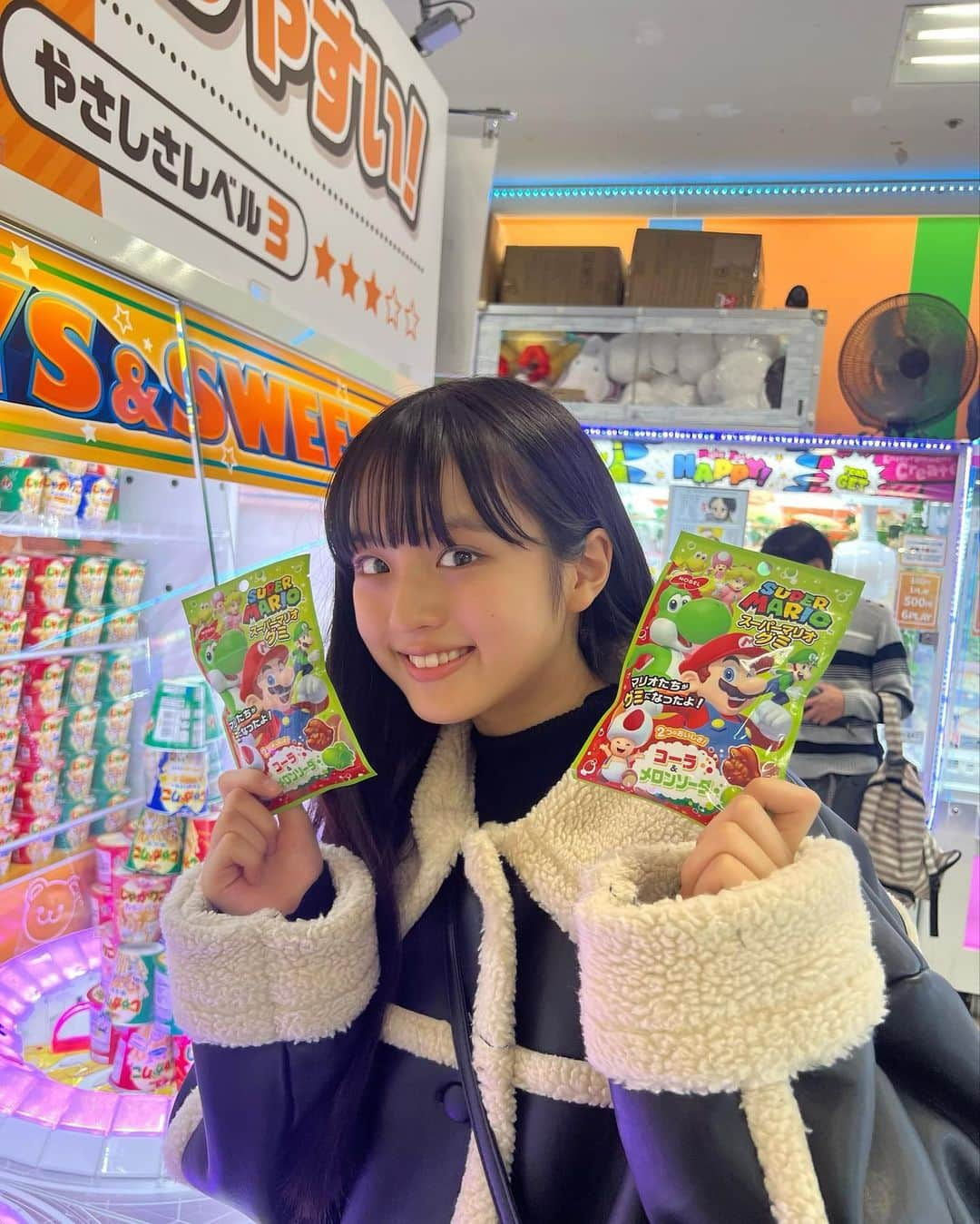 竹下優名のインスタグラム：「ぬいぐるみはとれなかったけど、グミは3コゲットできたんだー🍄🌟 リールもみてみてね〜  #ゲームセンター#グミ #jc2#09」