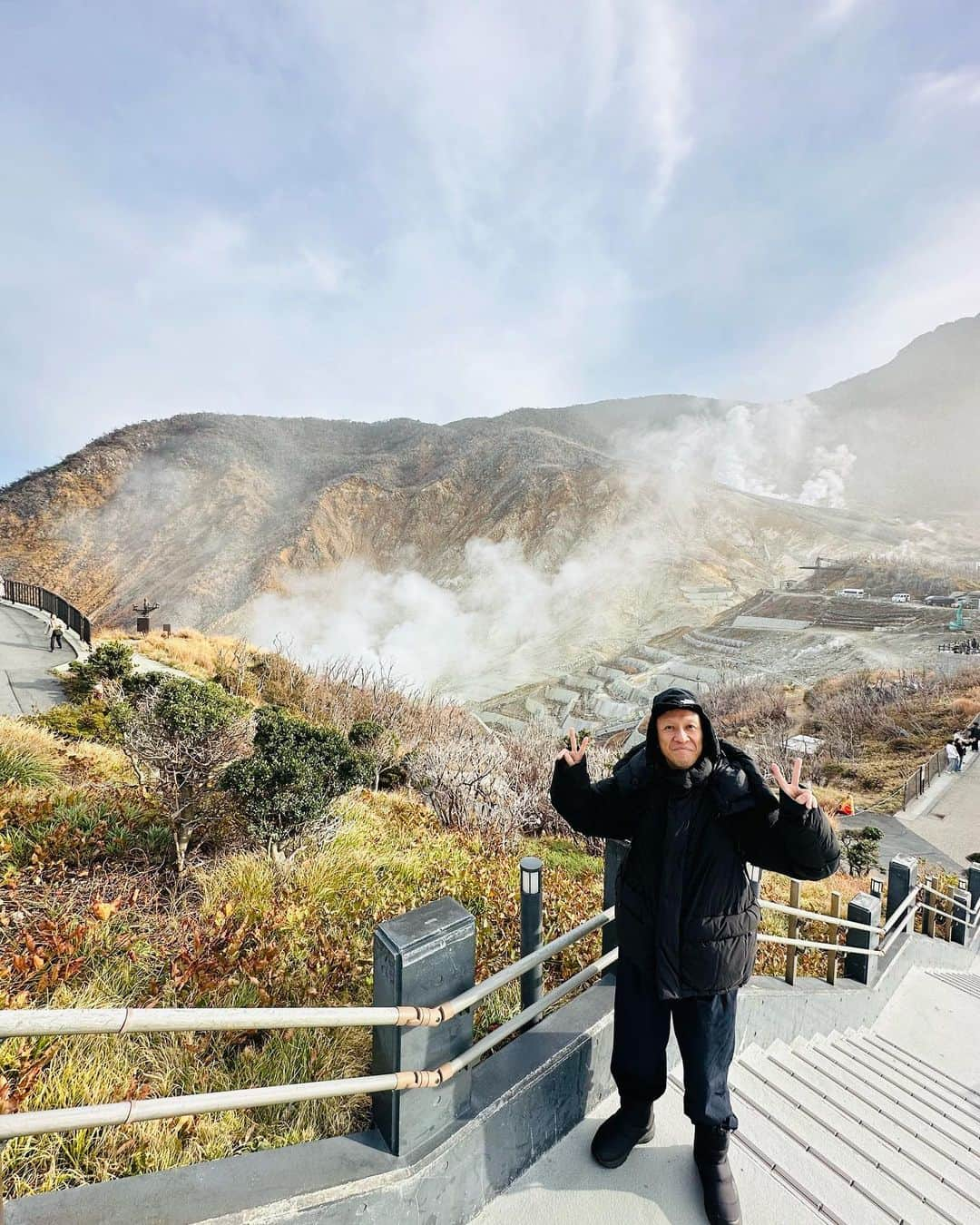 院長ヨモギダさんのインスタグラム写真 - (院長ヨモギダInstagram)「2023.11.16.(木) ♨️ 夫婦で大好きな強羅温泉リピート . . . 📍ご予約の際のお願い📍 ⚠️ご予約の変更、キャンセルは 【ご予約日の2日前の16時までに   必ずお電話で】お願い致します。 . ⚠️DM、メール連絡は重複を防ぐ為お受けしておりません。 又、18時以降や営業時間外、休業日も対応できません。 何卒よろしくお願い致します。 . . . .  #渋谷スポンジ  #美容鍼 #鍼灸 #マッサージ  #痩身 #ヘッドスパ #筋膜リリース 東京都渋谷区松濤1-28-6 麻生ビル2F☏‭0367127598‬ 定休日🌱木曜日 🌰‬ご予約はHP又はお電話(18時迄) ‭www.shibuya-sponge.com‬ . .  🐕✨1ヶ月以内リピート常時500円OFF❗ 🐕✨初回の方にプチギフト進呈🎁 🐕✨Instagramフォロワー様に美容シートパックプレゼント🎁 . . . #美容鍼灸 #小顔矯正 #ツヤ肌 #シミ改善 #顔のくすみ #ダイエット鍼 #腰痛 #肩こり #むくみ解消 #フェイスライン #顔のたるみ #アンチエイジング  #リフトアップ効果 #偏頭痛  #骨盤調整 #姿勢改善 #猫背 #巻き肩 #アトピー性皮膚炎 #毛穴レス  #スマホ首 #目の下のクマ #強羅温泉」11月16日 20時50分 - shibuya_sponge