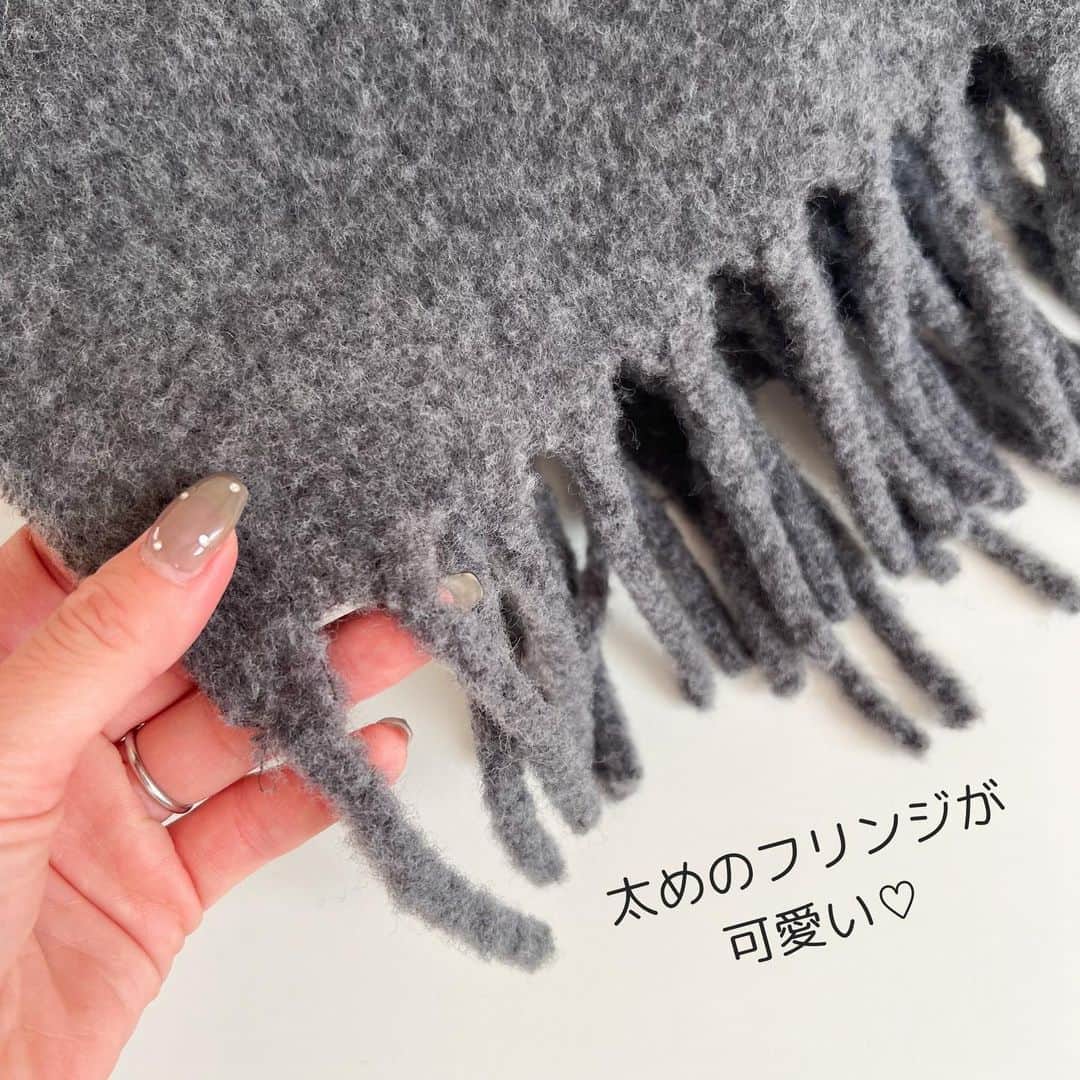 n.etsuuさんのインスタグラム写真 - (n.etsuuInstagram)「2023.11.16  @uniqlo  #チャンキーストール gray / one size  プチプラのマフラーって もう一息ボリュームが欲しいのよね〜、、 ってことが多かったけど、 これはちょうどいいー👏👏  6色もあって悩んだけど 結局グレーにしました🩶  #UNIQLO#ユニクロ#ユニクロ購入品#アラフォーママ#ママコーデ#高身長コーデ#高身長コーデ」11月16日 20時51分 - n.etsuu