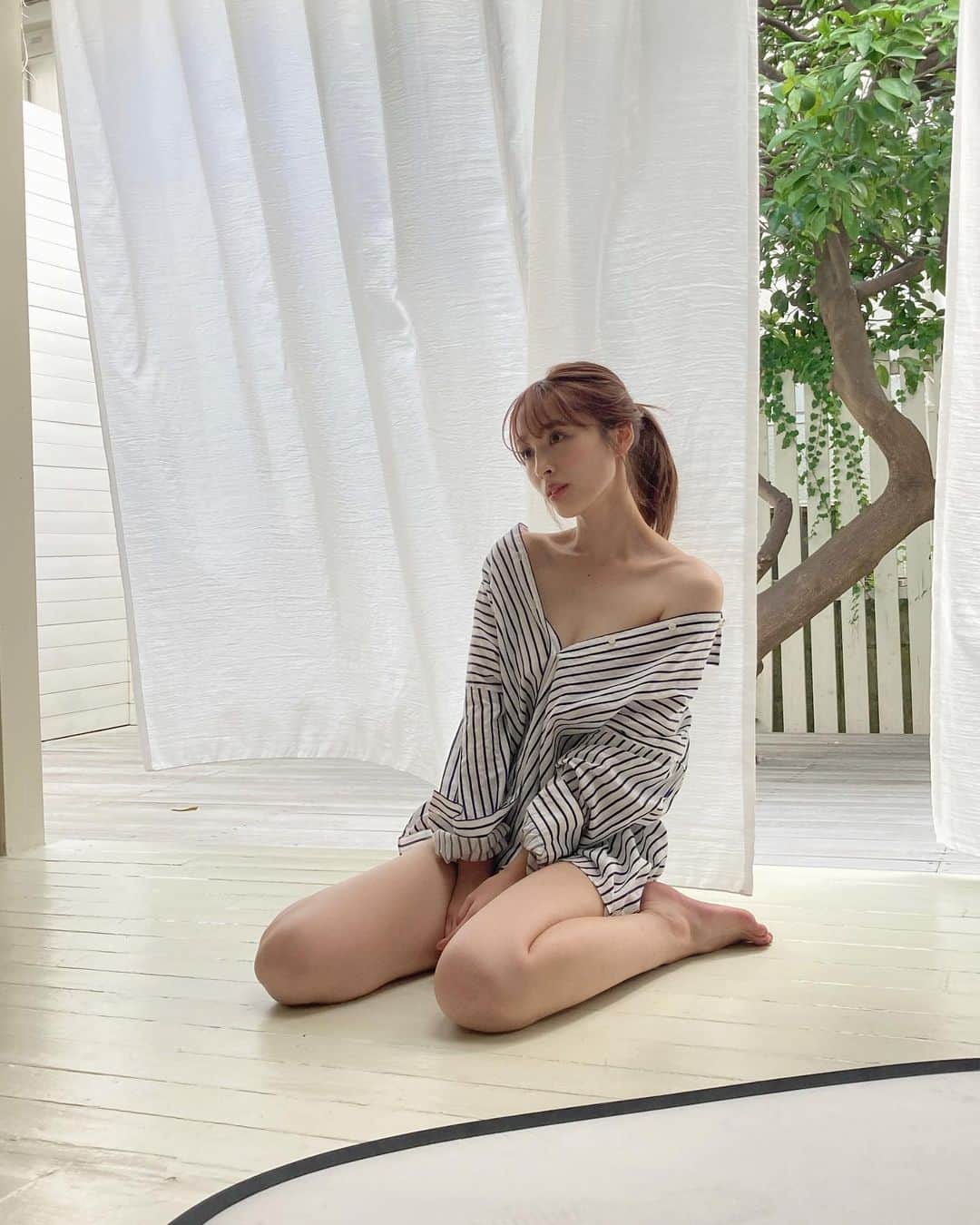 神部美咲のインスタグラム：「カレンダーオフショット♡  ❤︎お知らせ❤︎  2024年カレンダー発売イベント開催が決定✨✨  本日よりネット(PassMarket)限定で チケット販売スタートしました🤎  開催日12/16(土）16：00～  イベントの詳細は↓  https://passmarket.yahoo.co.jp/event/show/detail/02hfz7isq5e31.html  ストーリーにURL載せます！」