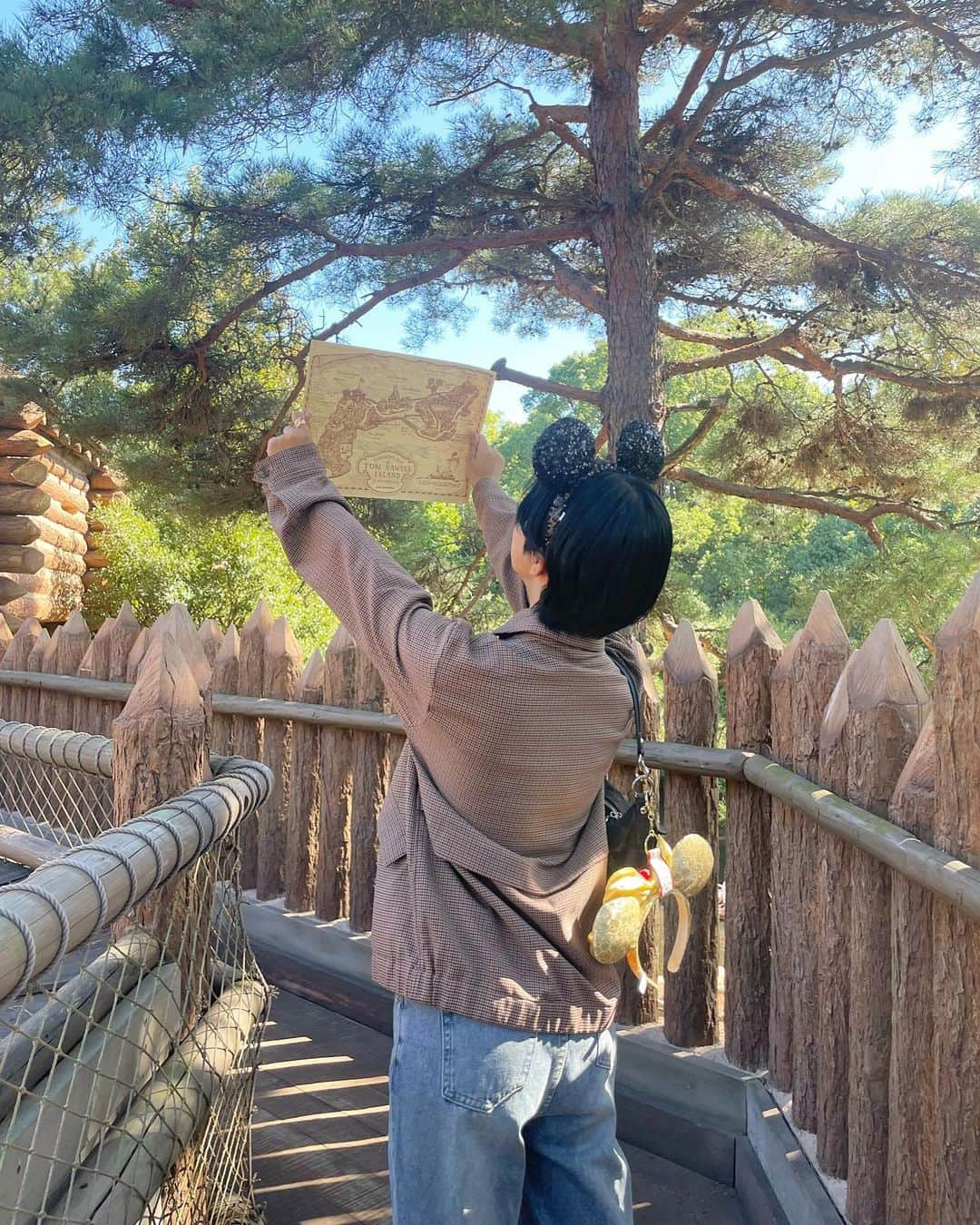 小島はなさんのインスタグラム写真 - (小島はなInstagram)「・ 秋だねすごく ・ #はなとディズニー #Disneyland #ディズニーランド #AMEFURASSHI #小島はな」11月16日 20時58分 - amefurasshi_kojima_official_