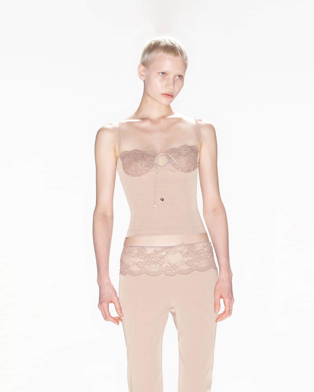 のインスタグラム：「RESORT 2024, OUT NOW  Explore the brand new collection at blumarine.com  #Blumarine #BlumarineResort24」