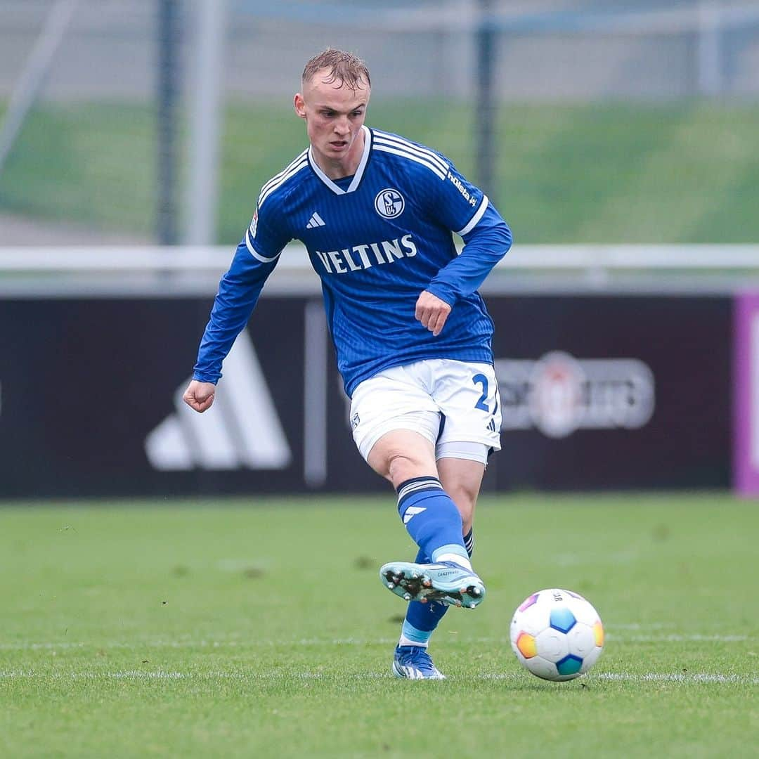 シャルケ04さんのインスタグラム写真 - (シャルケ04Instagram)「Keine Tore beim Testspiel gegen @patro_eisden 🤝  . . #S04 #Schalke #Knappen #Königsblau #S04PAT」11月16日 21時00分 - s04