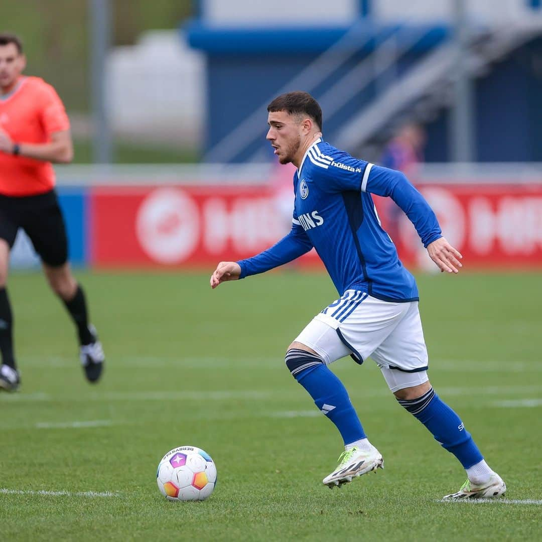 シャルケ04さんのインスタグラム写真 - (シャルケ04Instagram)「Keine Tore beim Testspiel gegen @patro_eisden 🤝  . . #S04 #Schalke #Knappen #Königsblau #S04PAT」11月16日 21時00分 - s04