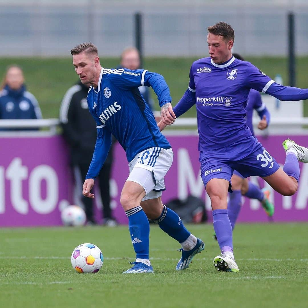 シャルケ04さんのインスタグラム写真 - (シャルケ04Instagram)「Keine Tore beim Testspiel gegen @patro_eisden 🤝  . . #S04 #Schalke #Knappen #Königsblau #S04PAT」11月16日 21時00分 - s04