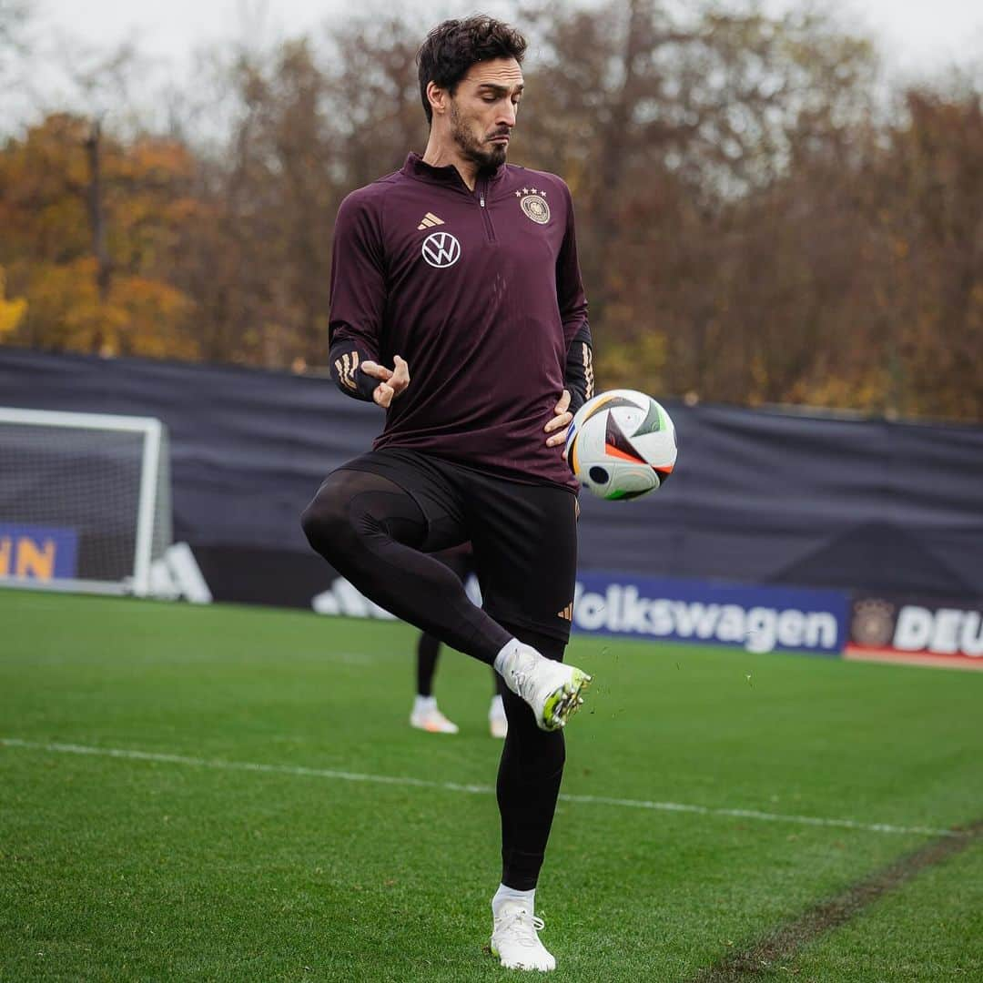 マッツ・フメルスさんのインスタグラム写真 - (マッツ・フメルスInstagram)「Endlich auch beim @dfb_team wieder im Training ⚽️」11月16日 21時00分 - aussenrist15