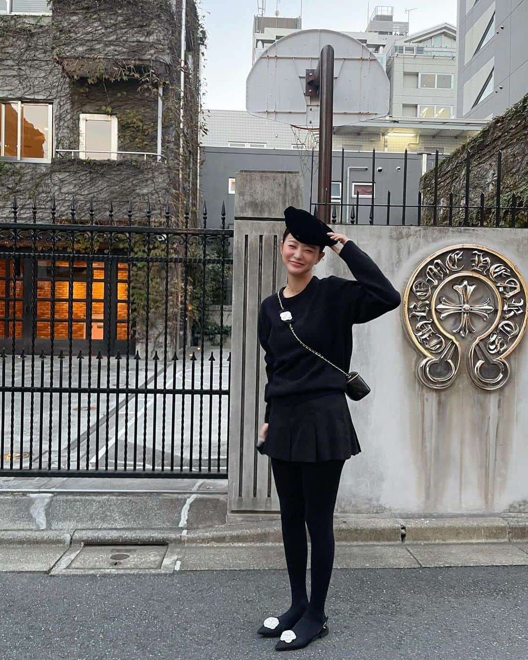 イム・ジヒョンさんのインスタグラム写真 - (イム・ジヒョンInstagram)「들어갈때 나올때 표정이 이렇게 달라요...🤭🖤 이제 곧 크리스마스라니....🎅🏻🎄🎁   #tokyo」11月16日 21時01分 - imvely_jihyun