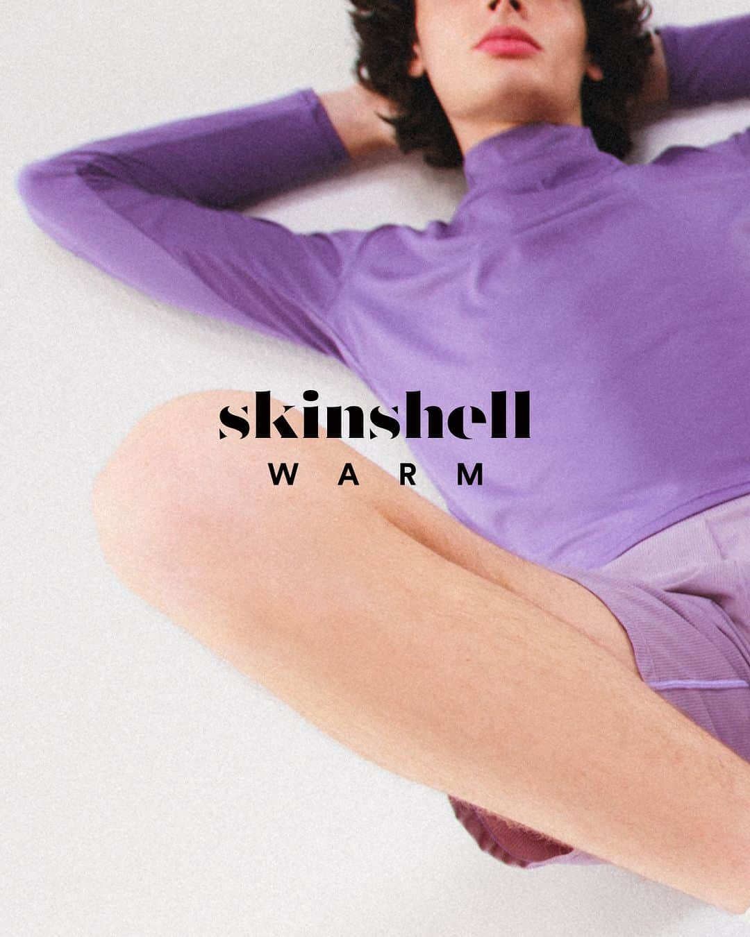 ellesseheritagejpのインスタグラム：「. skinshell Warm. ― その美しさを肌から逃さない。 ―  重ね着してもかさばらない薄さと、光電子ファイバーを使用した遠赤外線効果による保温機能をプラスしたインナートップス「skinshell Warm」。 .  . skinshell Warm Mock Neck Shirt [EM723361] Wale Stretch Shorts [EW223320] . #ellesse #ellessejapan #KeepitBeautiful #FLOWERS #skinshell #skinshellWarm #playTennis #Tennis #TennisWear #ActiveWear  #テニス #テニスウェア #スポーツウェア #エレッセ」