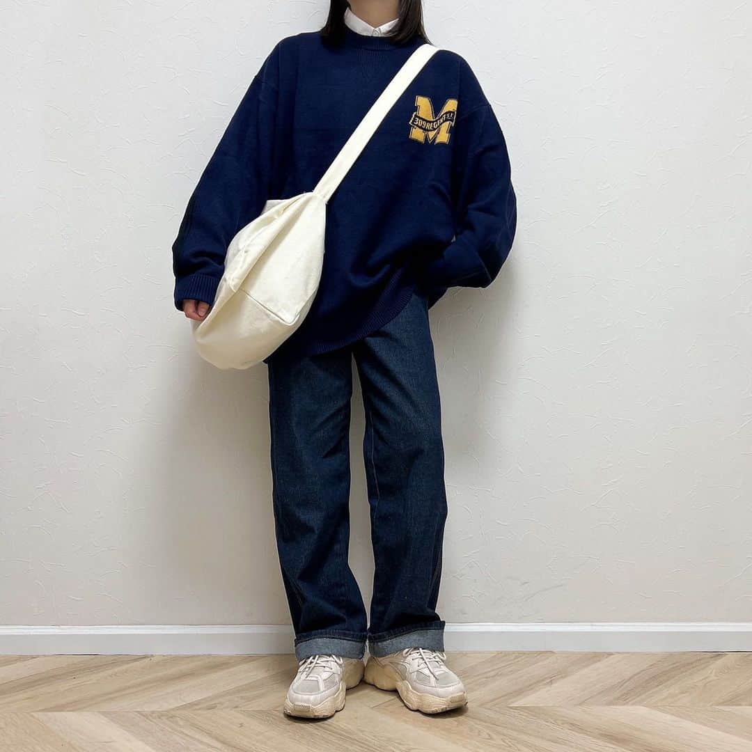みさねしふくさんのインスタグラム写真 - (みさねしふくInstagram)「ボーイッシュコーデ🎈保存すると後から見れるよ🙆🏻‍♀️  ボーイッシュコーデだから脚を出さないコーデ多め！デニムとチェックパンツが安定におすすめ🥺 　 1枚目のトップスは @classicalelf_official ﾈｲﾋﾞｰM つけ襟はCham. バッグとデニムはSHEINだよ！ ㅤ これどこの？ってアイテムあったら遠慮なくコメントで聞いてください📝  ㅤ #スポーティコーデ #ボーイッシュコーデ #メンズライクコーデ #カジュアルコーデ #プチプラコーデ #シンプルコーデ #ストリート系ファッション #ストリート女子 #学生コーデ #休日コーデ #おしゃれ #guコーデ #シンプルコーデ #秋コーデ #秋冬コーデ #骨格ストレート #秋服コーデ #ゆるコーデ #クラシカルエルフ #classicalelf #エルフコーデ #java #ジャバ #zozo #zozotown #zozo購入品 #zozotown購入品 #ジャガードニット #オーバーサイズ #デニムコーデ」11月16日 21時03分 - misaneshifuku
