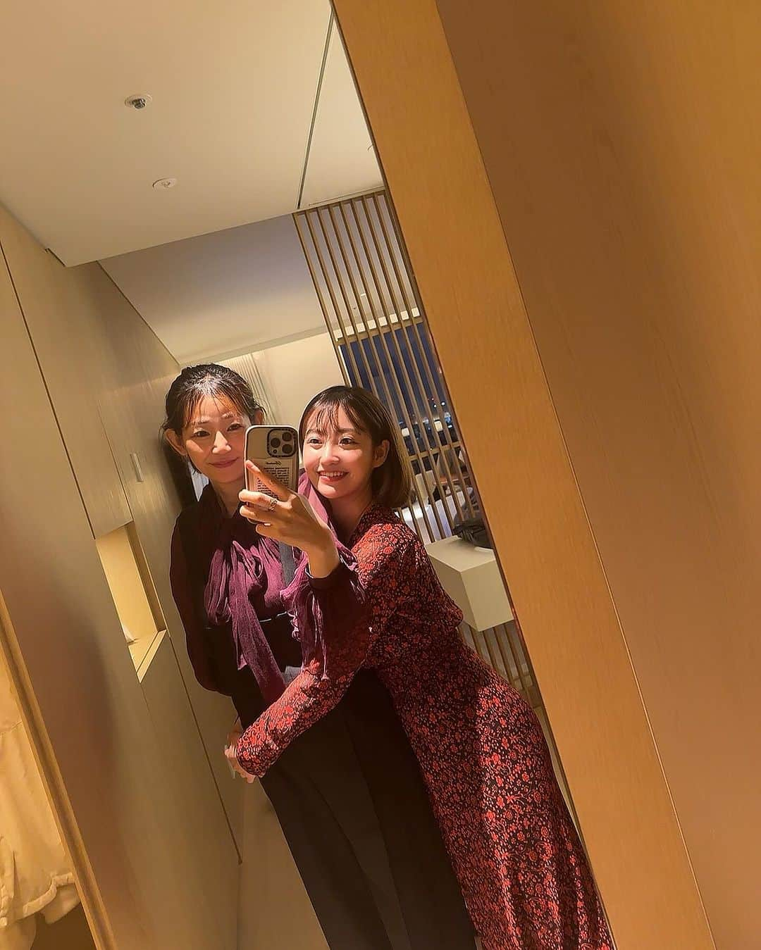 中西悠綺さんのインスタグラム写真 - (中西悠綺Instagram)「家族で❤️ママと悠綺そっくりやな🤣🤭  Spending time with my family is what makes me happy the most 👨‍👩‍👧‍👦✨  跟家人一起度過的時間都很幸福🌈  #thetokyotoranomonedition #theblueroom #東京エディション虎ノ門」11月16日 21時03分 - nakanishi_yuuki