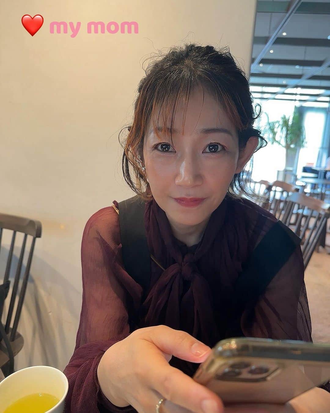 中西悠綺さんのインスタグラム写真 - (中西悠綺Instagram)「家族で❤️ママと悠綺そっくりやな🤣🤭  Spending time with my family is what makes me happy the most 👨‍👩‍👧‍👦✨  跟家人一起度過的時間都很幸福🌈  #thetokyotoranomonedition #theblueroom #東京エディション虎ノ門」11月16日 21時03分 - nakanishi_yuuki