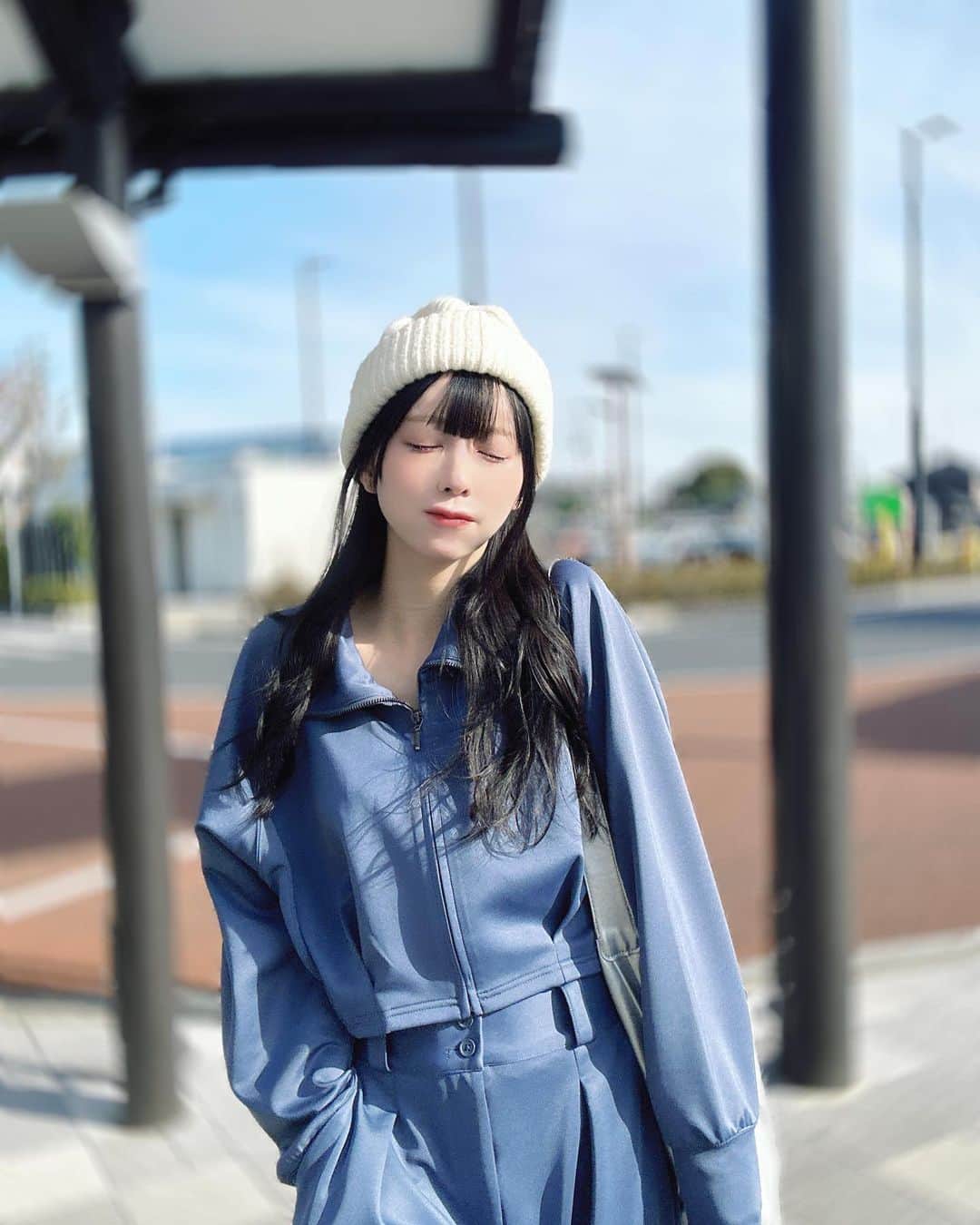 楠ろあさんのインスタグラム写真 - (楠ろあInstagram)「🦨🎧💭 　 こなんプロデュースのアパレルブランド 「𝐇𝐔𝐆𝐄𝐋𝐘」のセットアップ着た日🖤 @hugely96  　 色合いも形も可愛くてとってもお気に入り~！ 着やすくて動きやすいのでレッスン着としても 私服としても愛用してる~こなんありがとう🫶🏻 @konan_610」11月16日 21時13分 - roa.k6