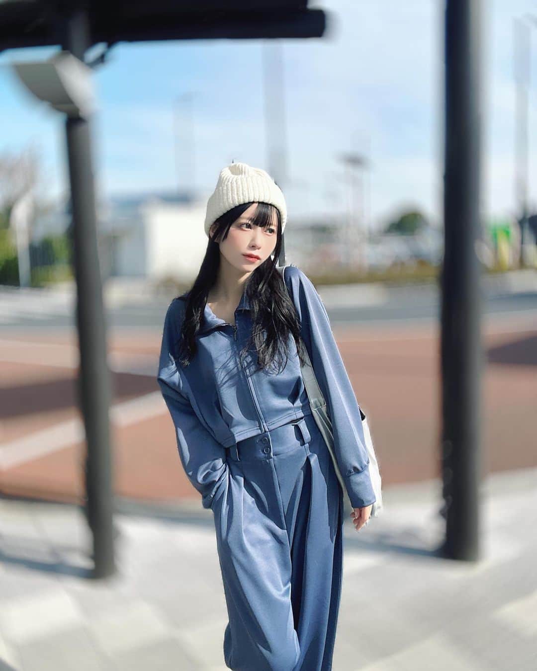 楠ろあさんのインスタグラム写真 - (楠ろあInstagram)「🦨🎧💭 　 こなんプロデュースのアパレルブランド 「𝐇𝐔𝐆𝐄𝐋𝐘」のセットアップ着た日🖤 @hugely96  　 色合いも形も可愛くてとってもお気に入り~！ 着やすくて動きやすいのでレッスン着としても 私服としても愛用してる~こなんありがとう🫶🏻 @konan_610」11月16日 21時13分 - roa.k6
