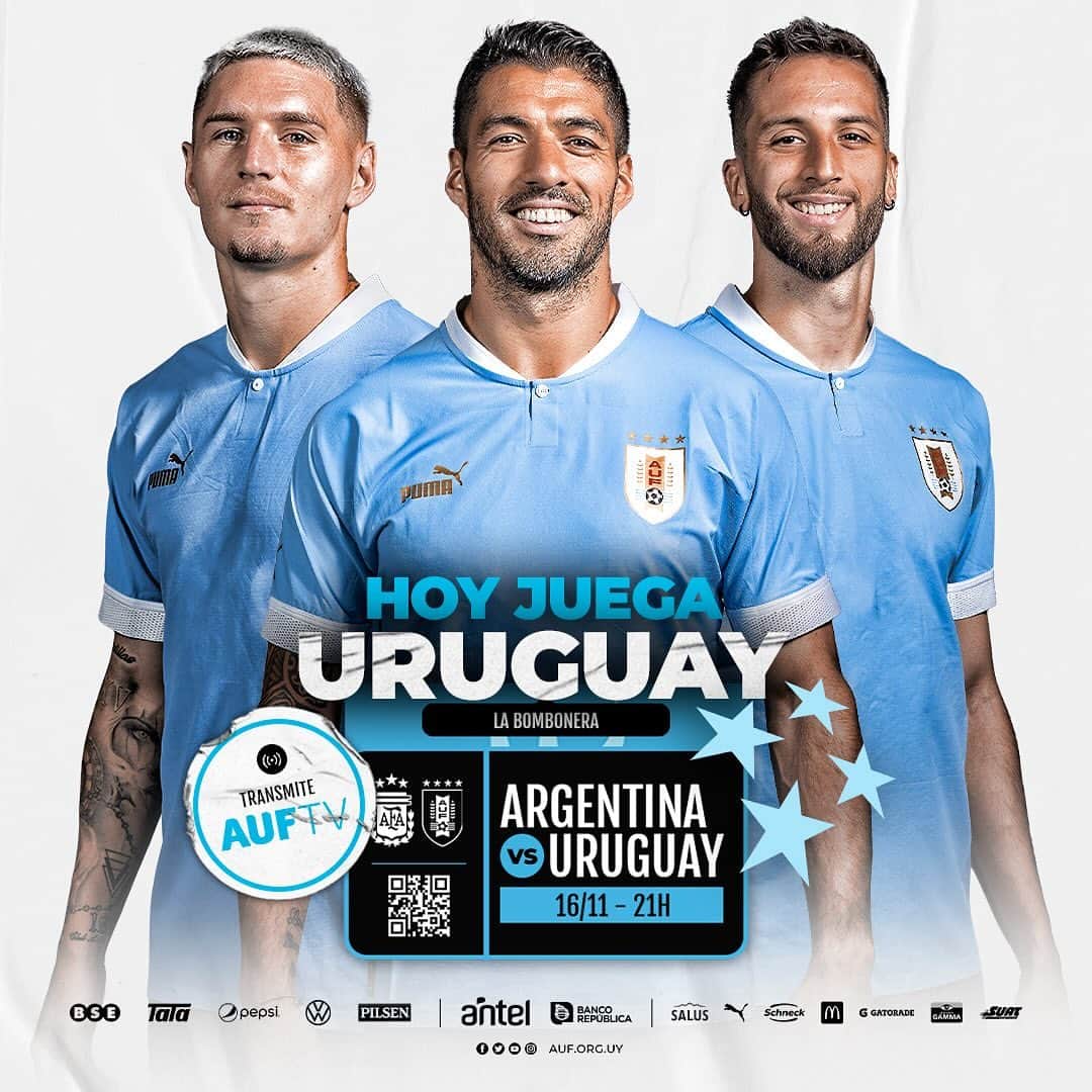 サッカー ウルグアイ代表チームのインスタグラム：「🇺🇾 ¡𝗛𝗢𝗬 𝗝𝗨𝗘𝗚𝗔 𝗨𝗥𝗨𝗚𝗨𝗔𝗬!  🆚 Argentina 🕞 21h 🏟️ La Bombonera 📺 AUF.tv  #ElEquipoQueNosUne」