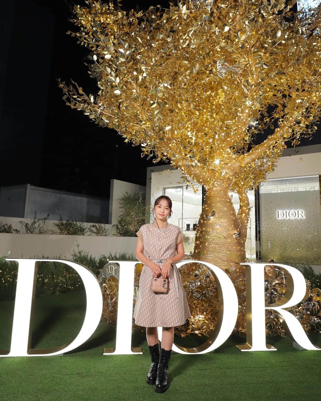 川栄李奈さんのインスタグラム写真 - (川栄李奈Instagram)「Diorホリデーポップアップ バタフライモチーフがとにかく可愛いかった🦋 とっても素敵な空間でした♡  表参道交差点にて 11月18日から12月25日まで開催されますので、ぜひ🫶🏻  #DiorCruise  #ディオールホリデーポップアップ  #ディオールファインジュエリー #SupportedByDior」11月16日 21時09分 - rina_kawaei.official